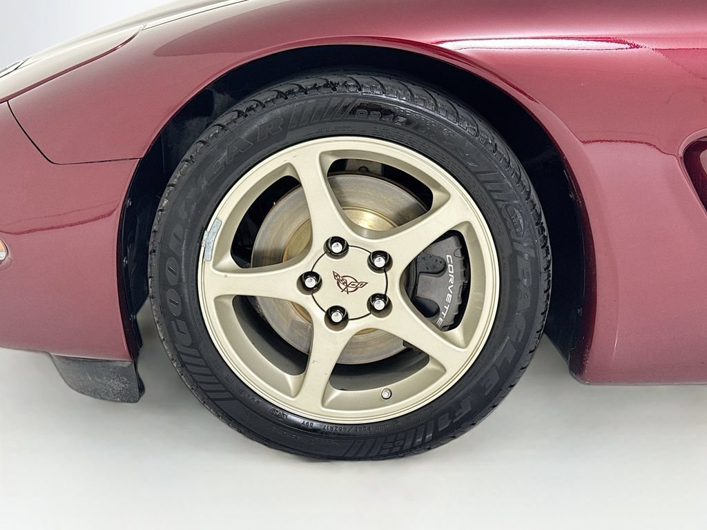Used 2003 Chevrolet Corvette Coupe w/ Preferred Equipment Group RWD image 27