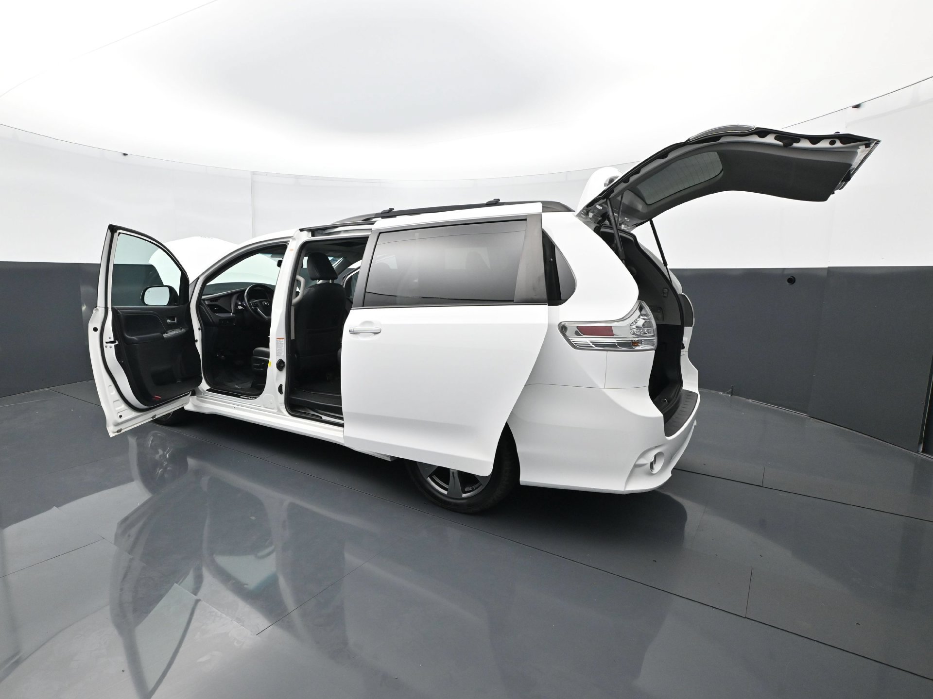 Used 2017 Toyota Sienna SE w/ SE Preferred Package FWD image 34
