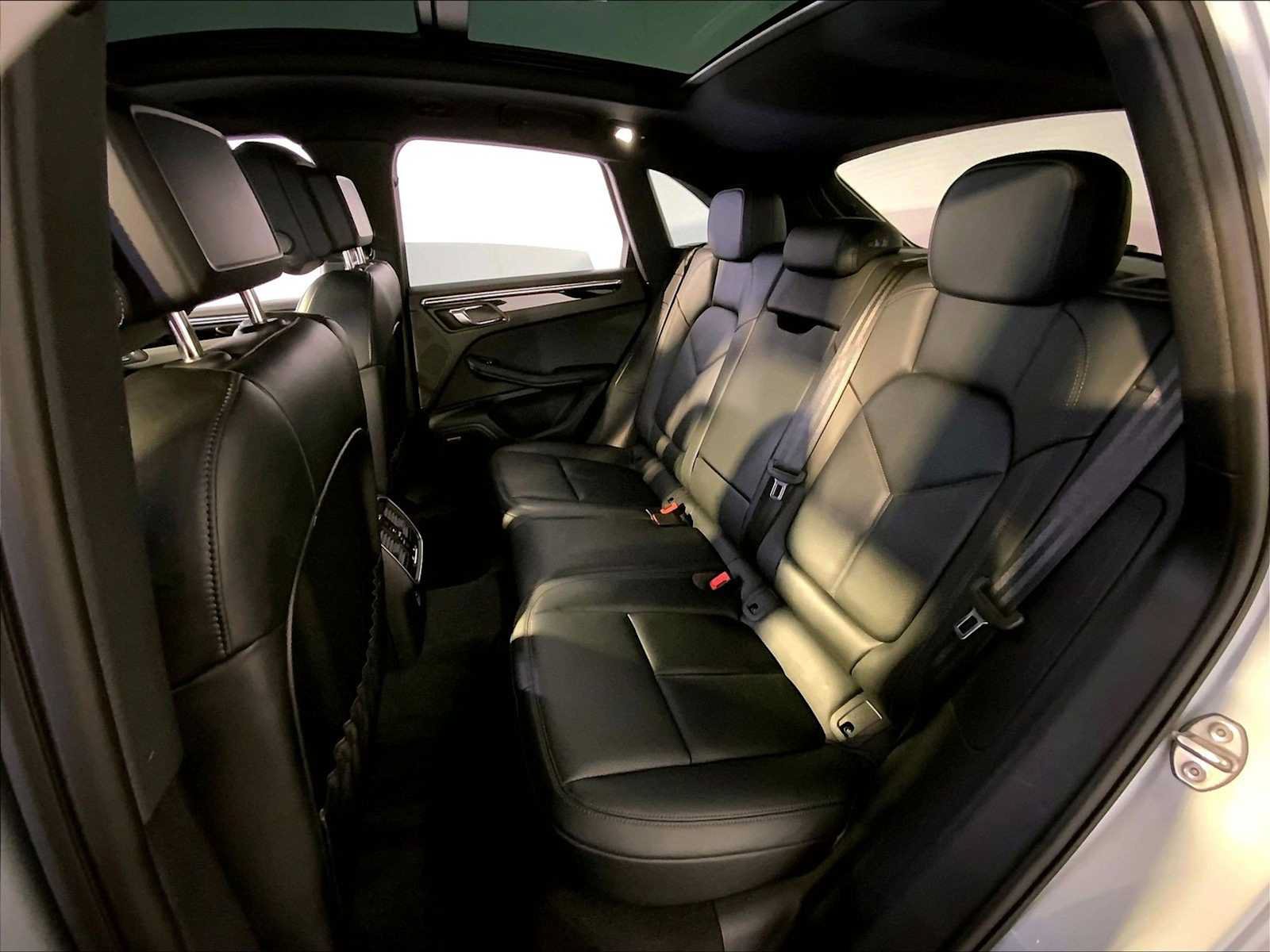 Certified 2026 Porsche Macan AWD/4WD image 24