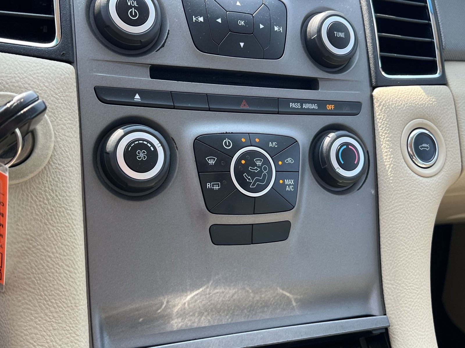 Used 2015 Ford Taurus SE FWD image 20