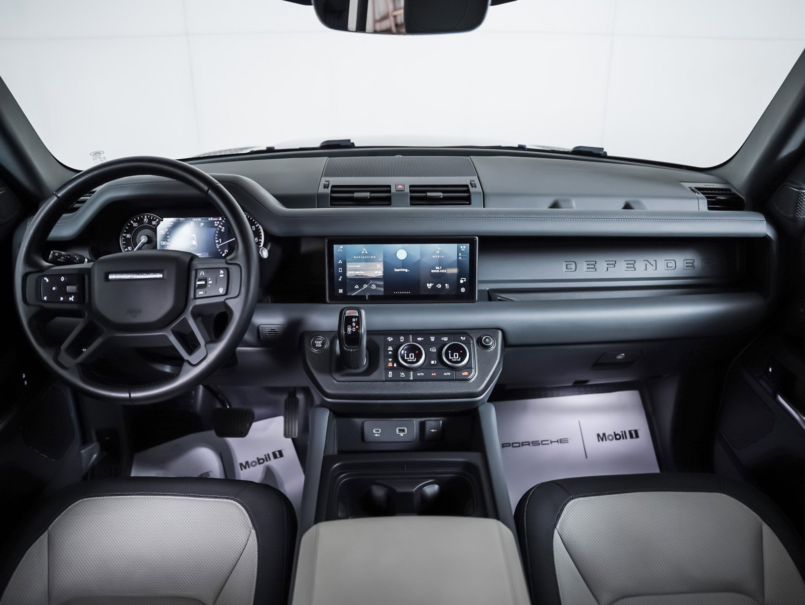 Used 2023 Land Rover Defender 110 X-Dynamic SE image 6