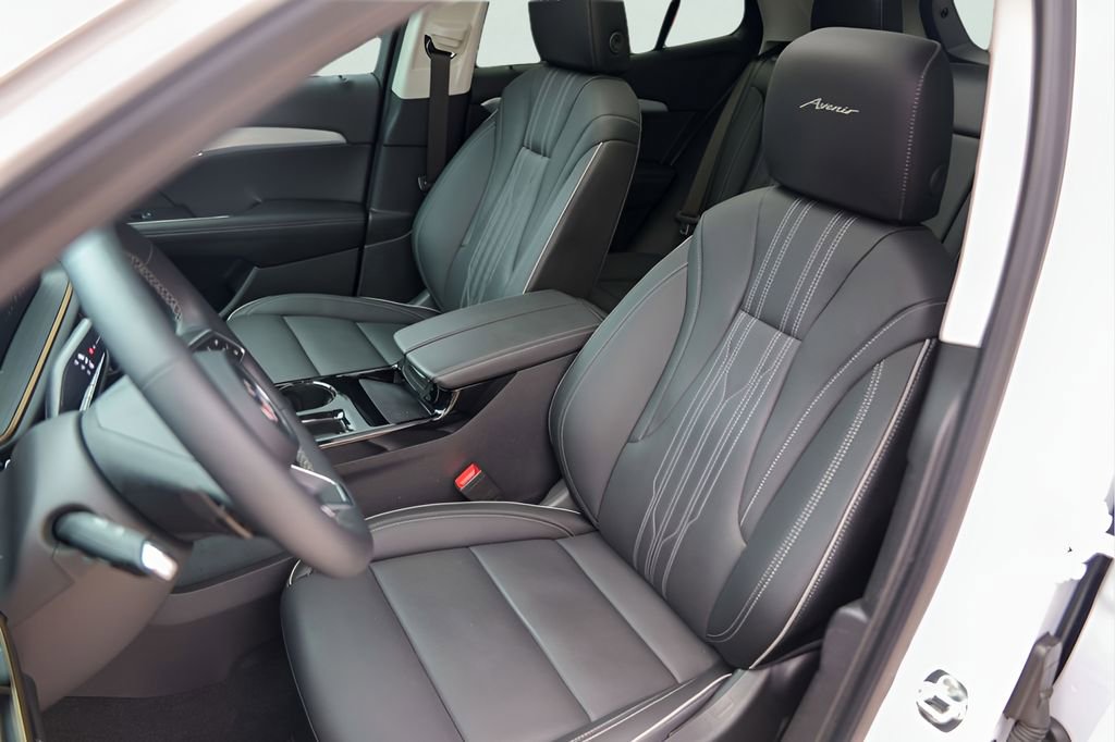 Used 2025 Buick Envision Avenir AWD/4WD image 13