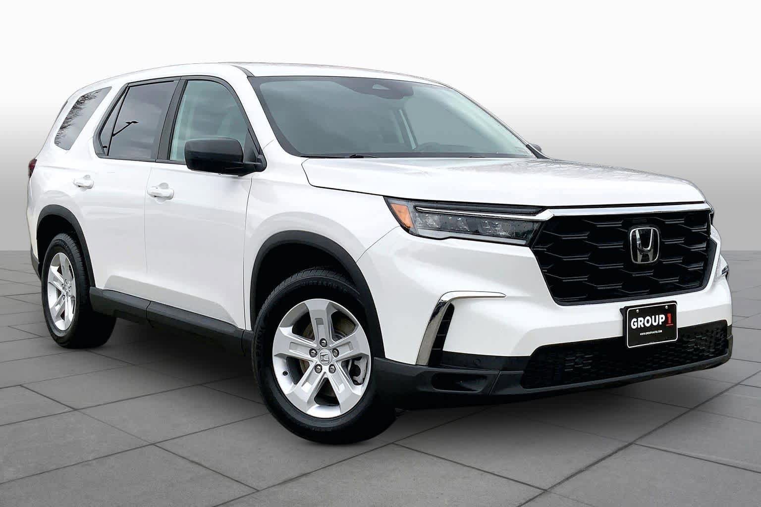 Used 2023 Honda Pilot LX image 3