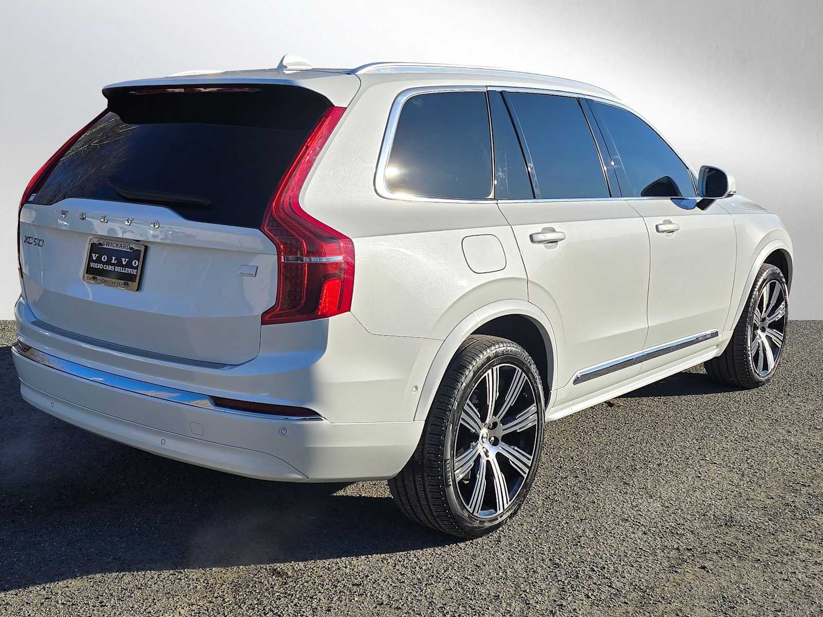 Certified 2024 Volvo XC90 T8 Ultimate w/ Lounge Package image 3