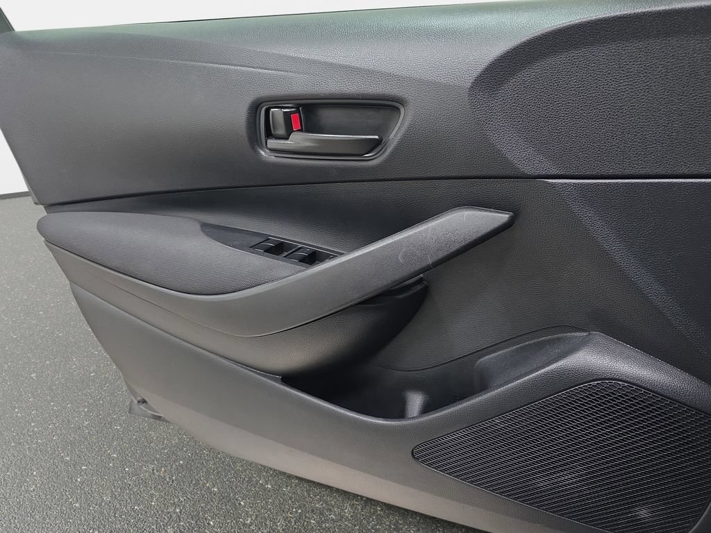 Used 2025 Toyota Corolla LE FWD image 25