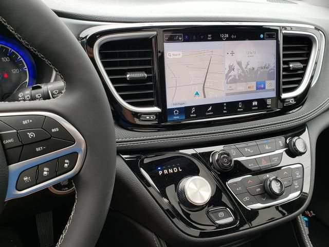 New 2026 Chrysler Pacifica Limited AWD/4WD image 11