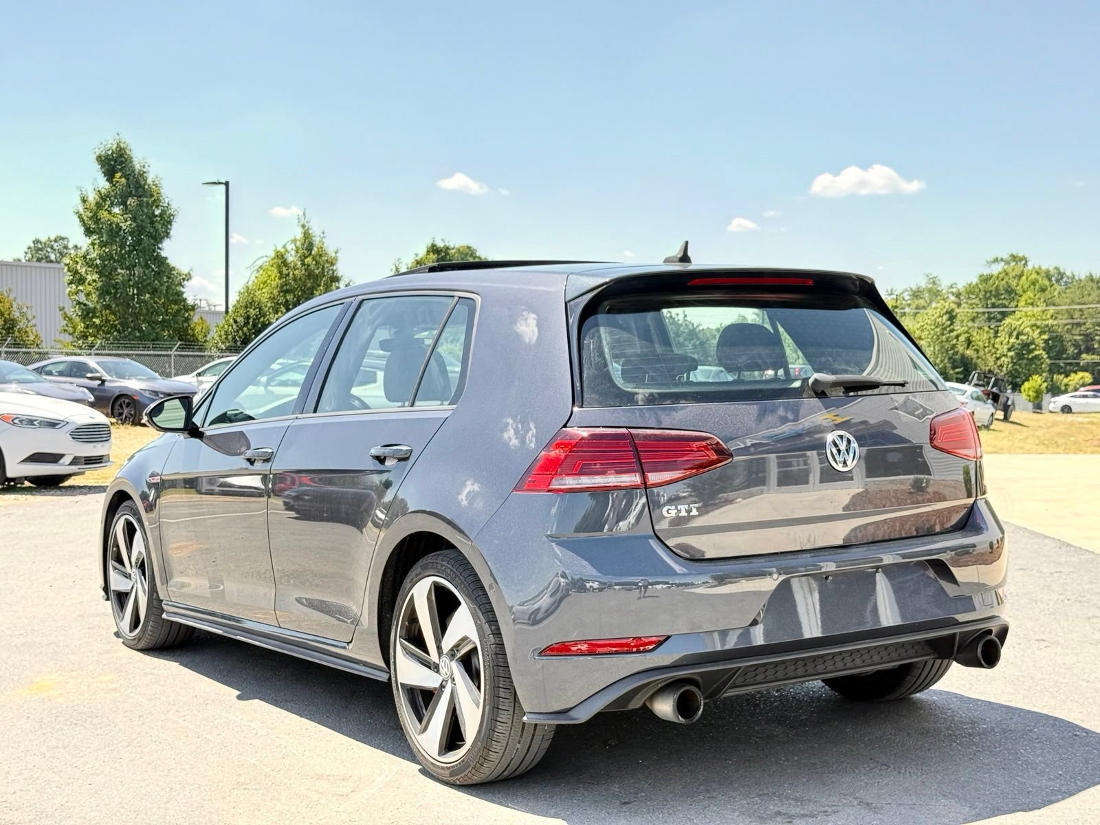 Used 2018 Volkswagen GTI SE FWD image 13