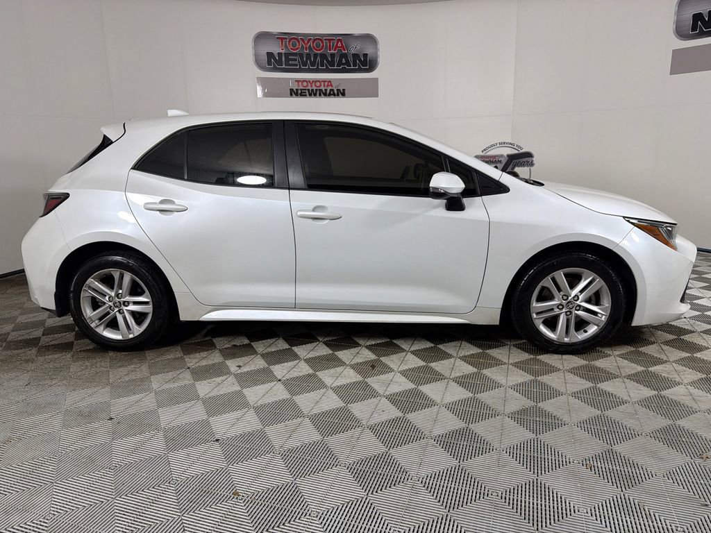 Used 2021 Toyota Corolla SE w/ SE Preferred Package image 2