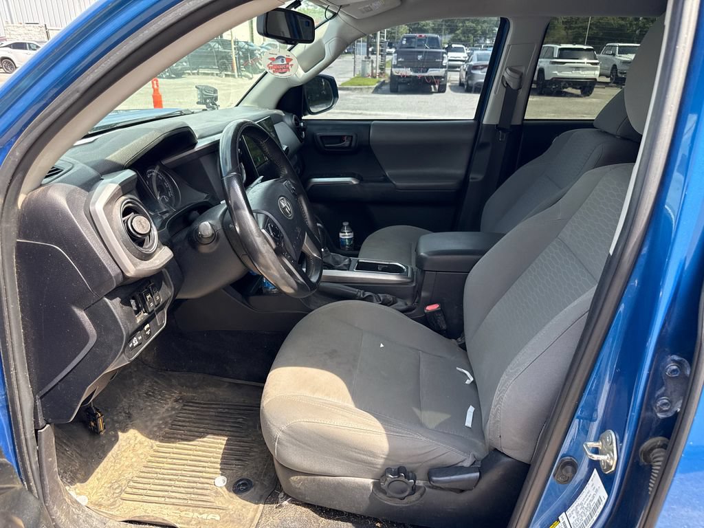Used 2017 Toyota Tacoma SR5 AWD/4WD image 10