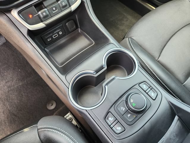 Used 2023 GMC Terrain SLT w/ Infotainment Package II FWD image 18