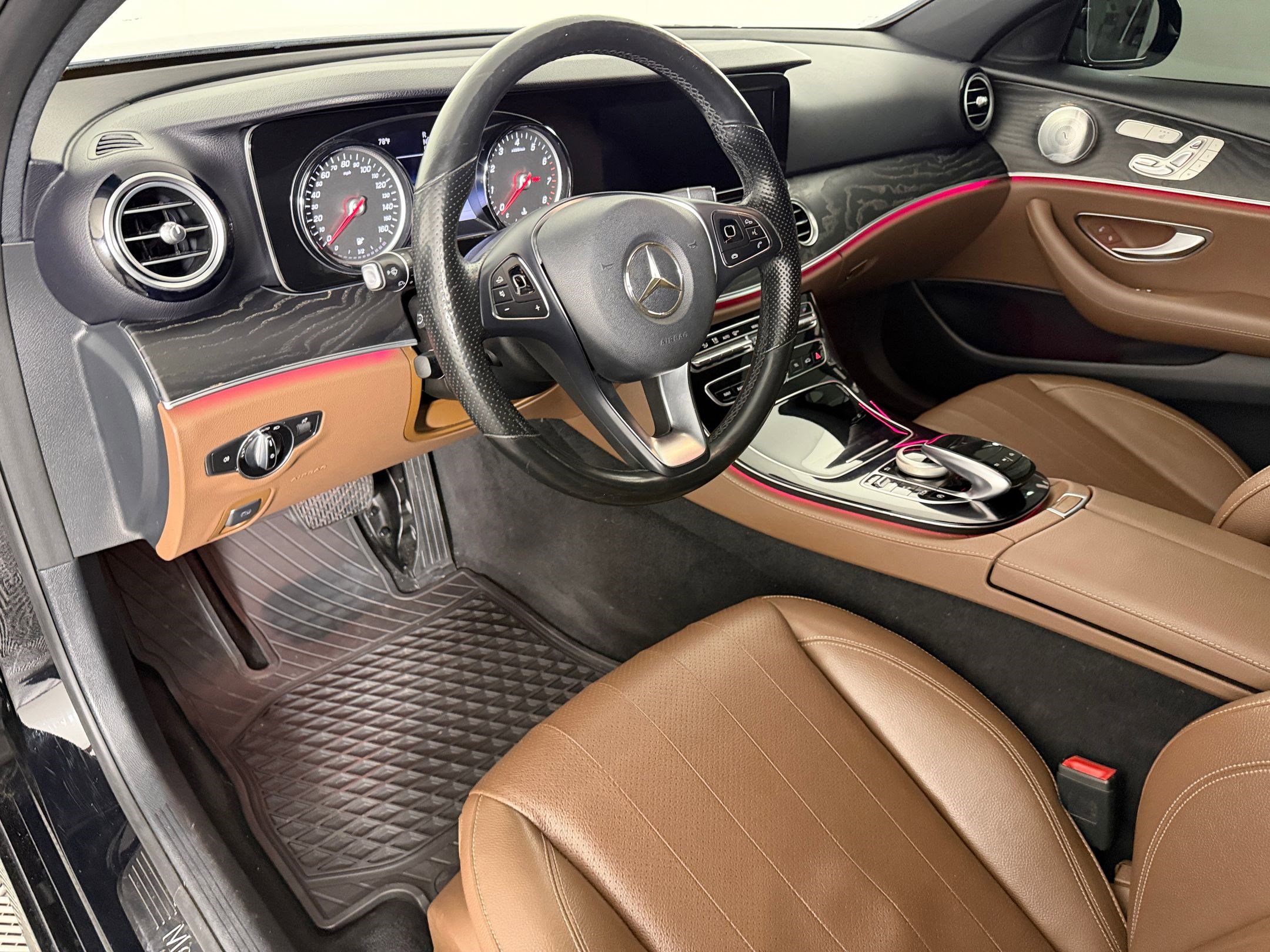 Used 2017 Mercedes-Benz E 300 4MATIC image 4