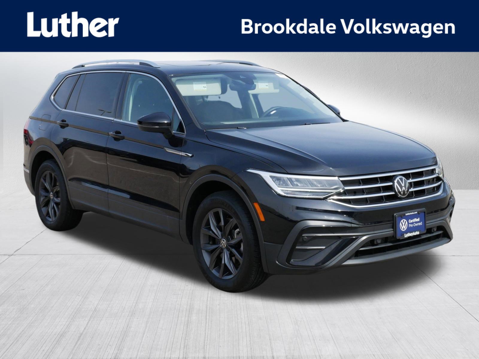 Certified 2023 Volkswagen Tiguan SE w/ Panoramic Sunroof Package image 1