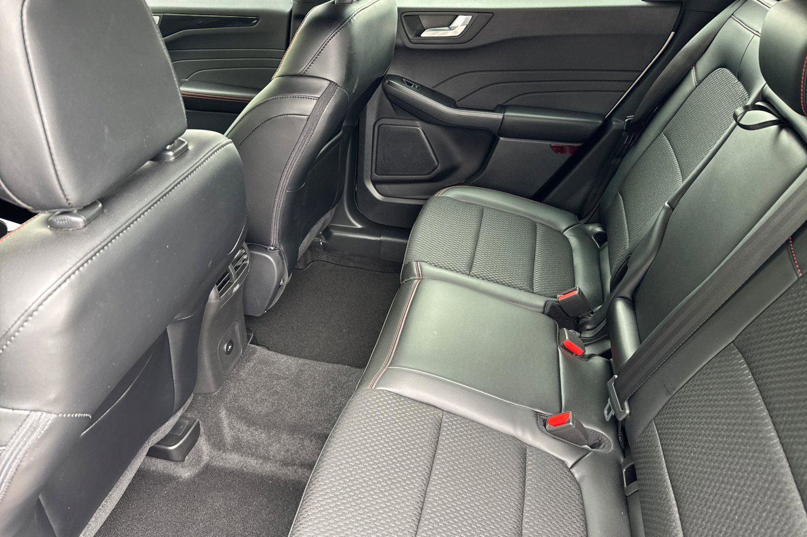 New 2025 Ford Escape ST-Line Select image 9