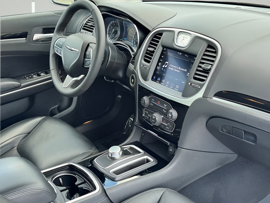 Used 2023 Chrysler 300 Touring L RWD image 6