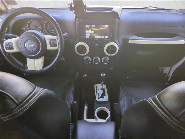 Used 2015 Jeep Wrangler Unlimited Rubicon w/ Connectivity Group AWD/4WD image 16
