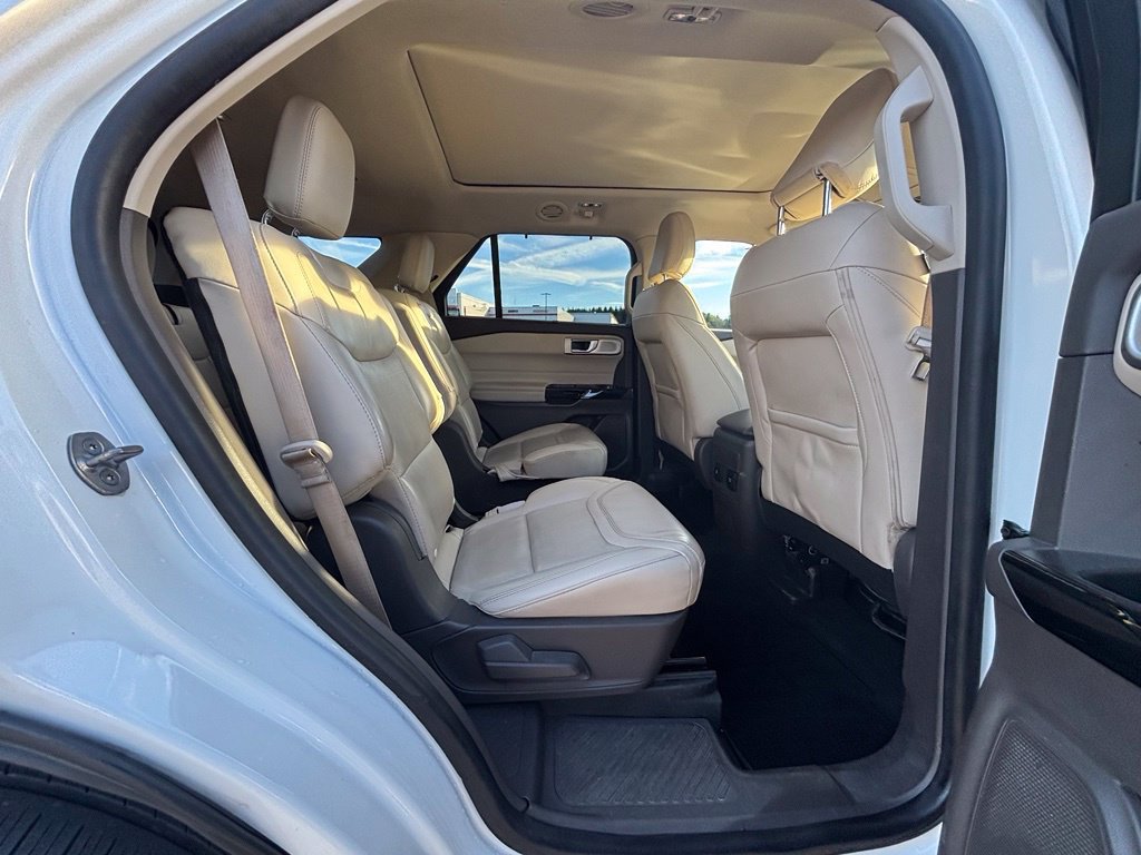 Certified 2022 Ford Explorer Platinum w/ Equipment Group 601A AWD/4WD image 41