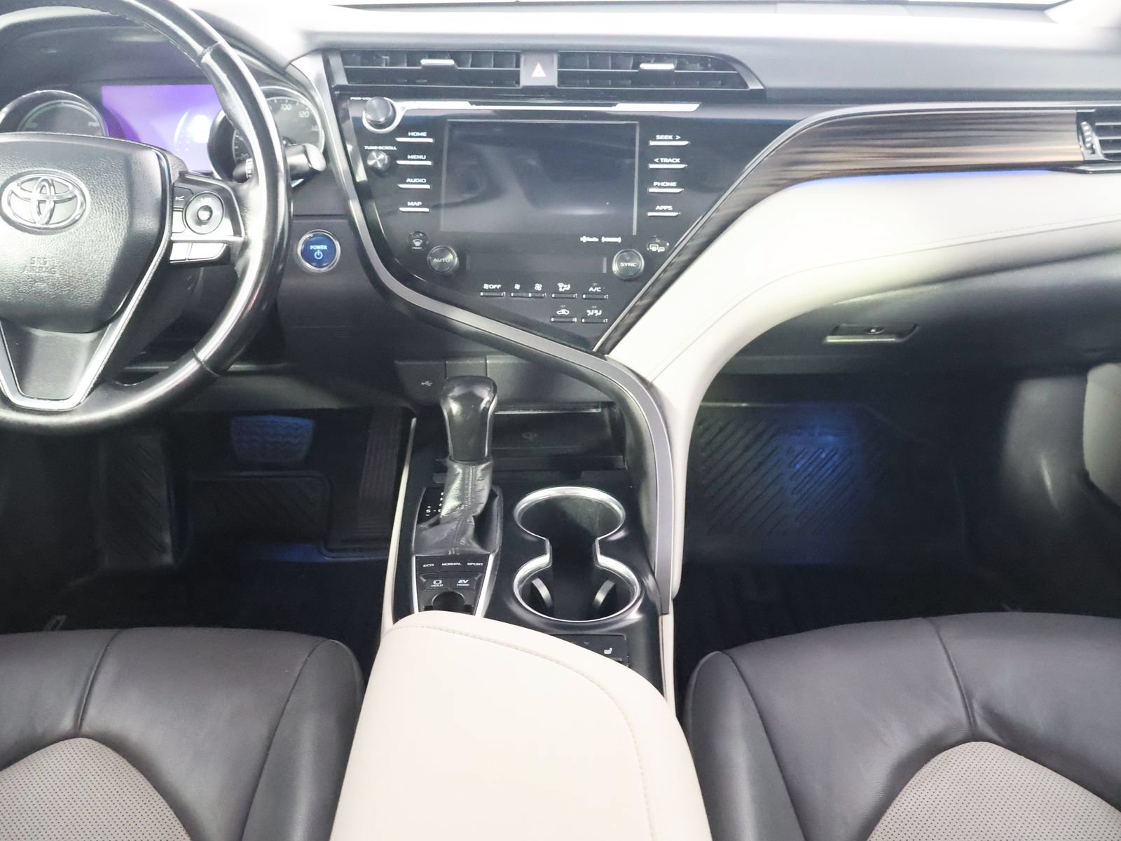 Used 2020 Toyota Camry XLE FWD image 25
