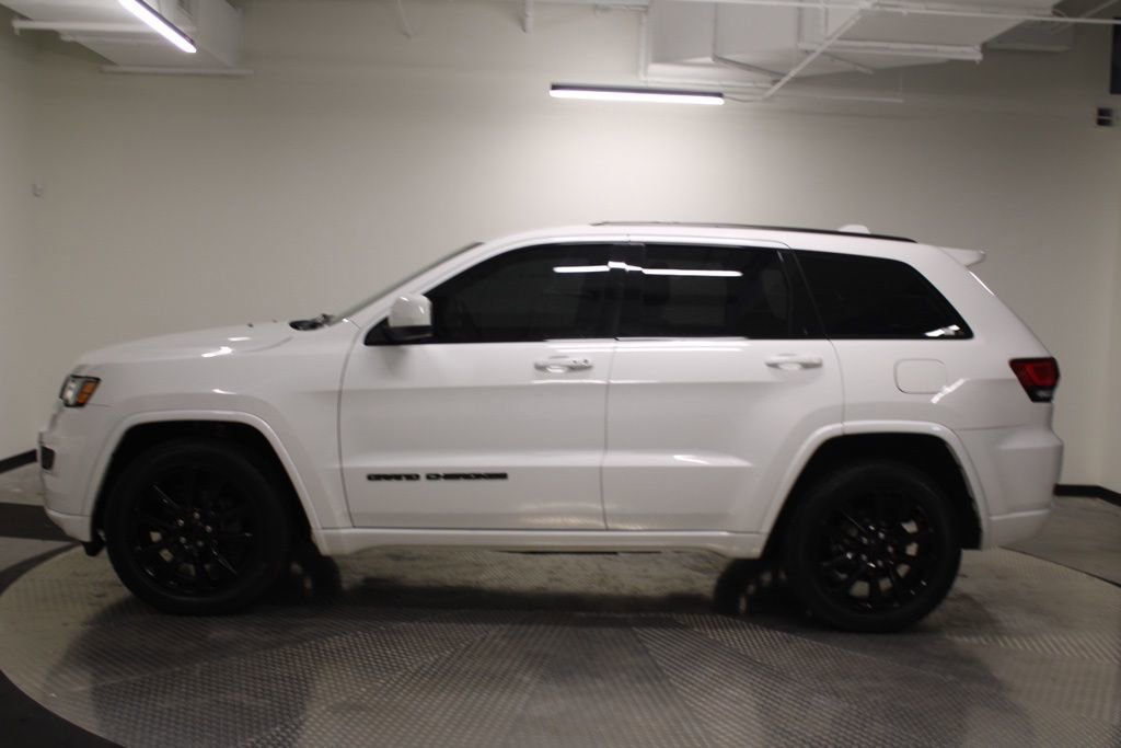 Used 2019 Jeep Grand Cherokee Altitude AWD/4WD image 2