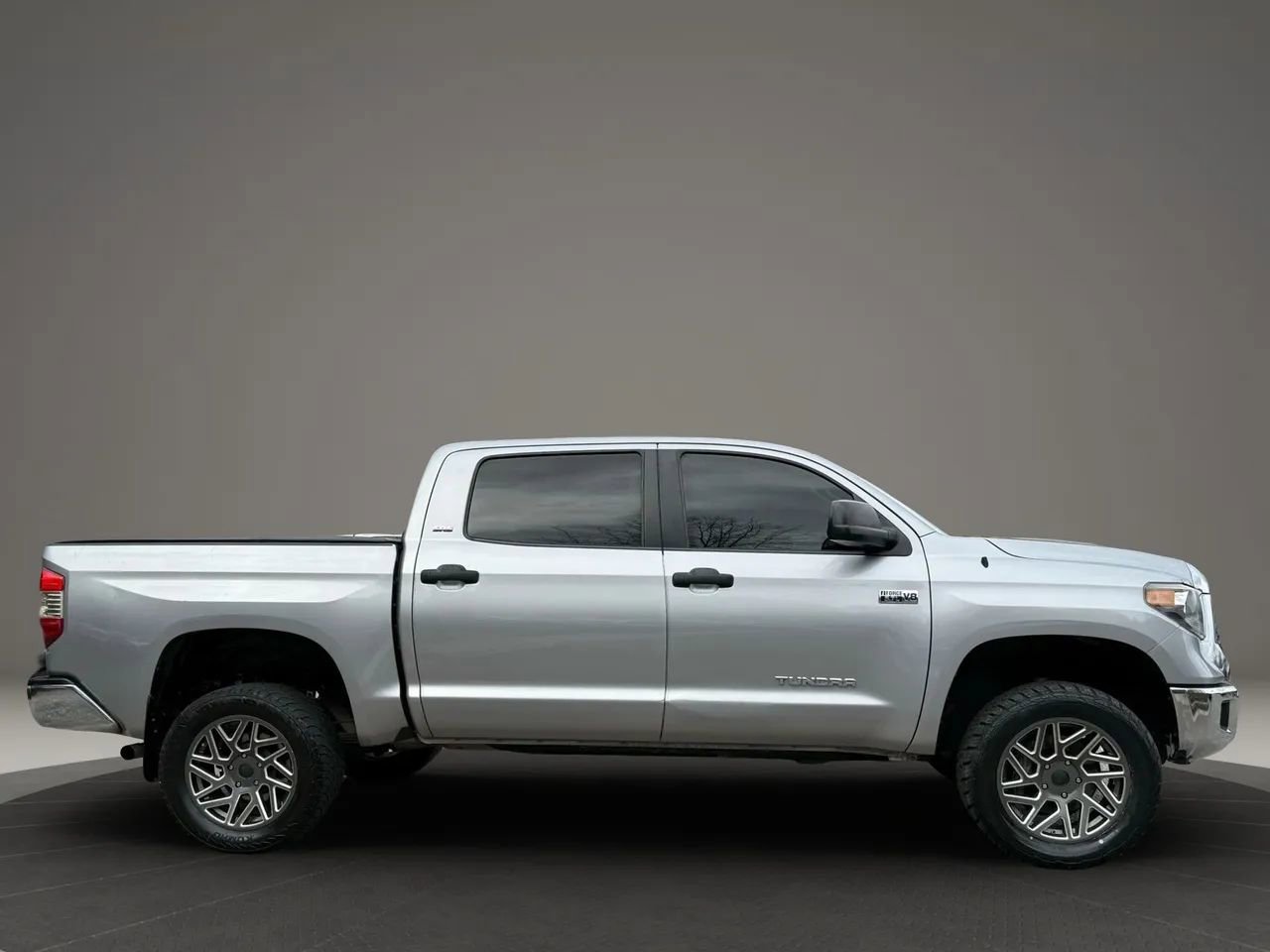 Used 2018 Toyota Tundra SR5 w/ SR5 Upgrade Package image 8