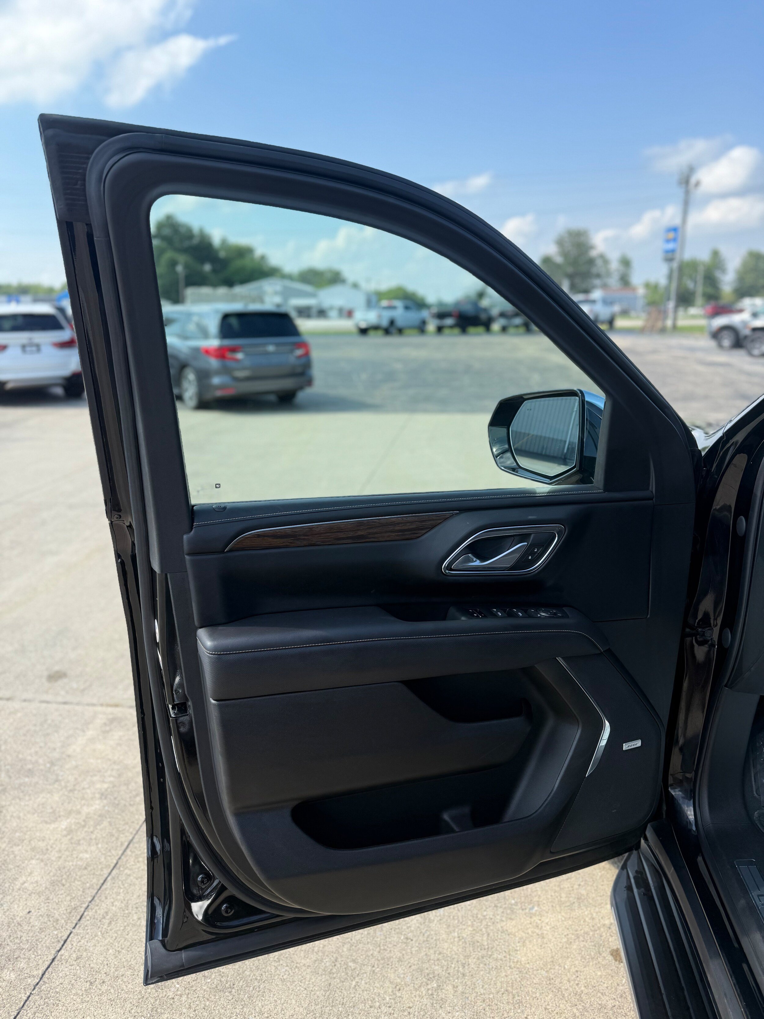 Used 2022 Chevrolet Tahoe Premier AWD/4WD image 18
