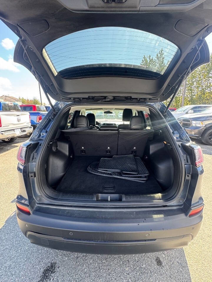 Used 2019 Jeep Cherokee Latitude Plus w/ Cold Weather Group image 16