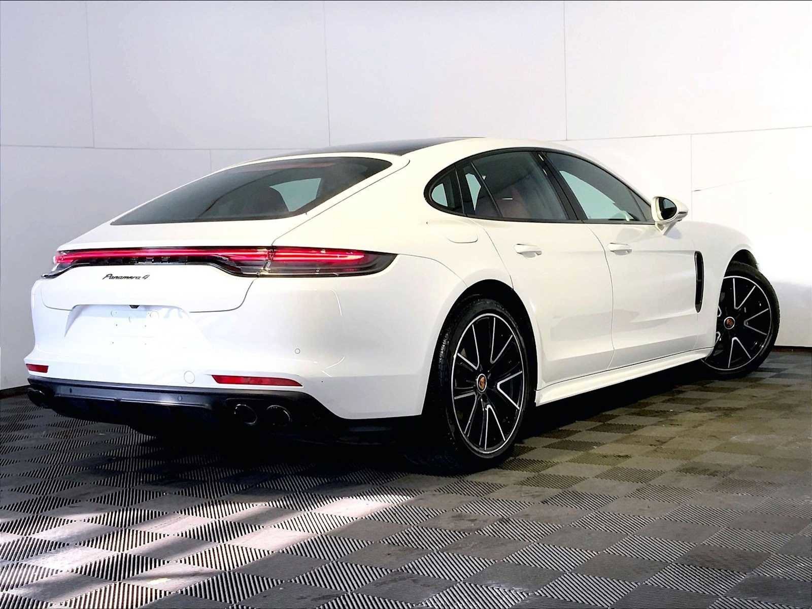 Certified 2023 Porsche Panamera 4 Platinum Edition AWD/4WD image 7