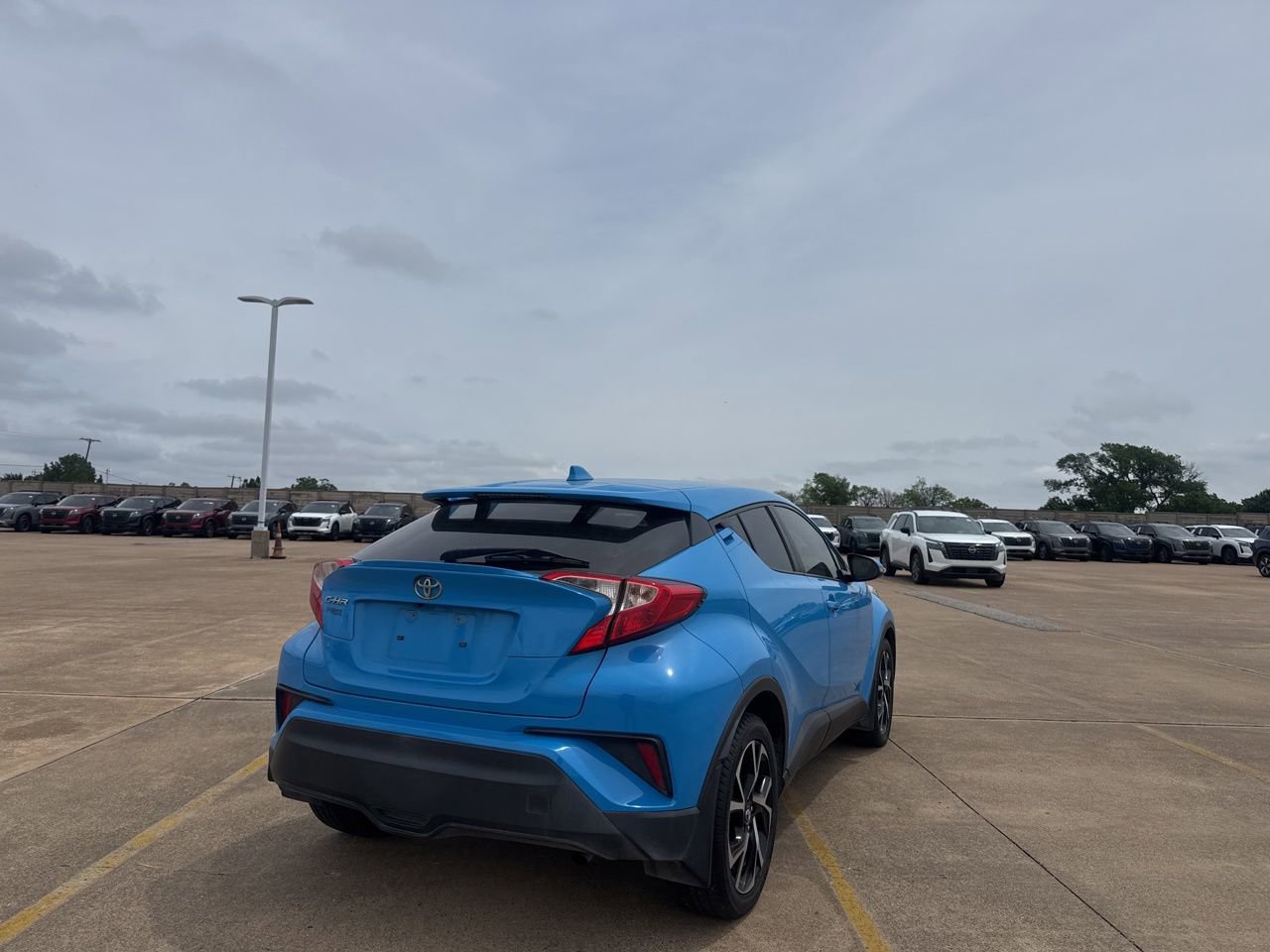 Used 2019 Toyota C-HR XLE FWD image 21