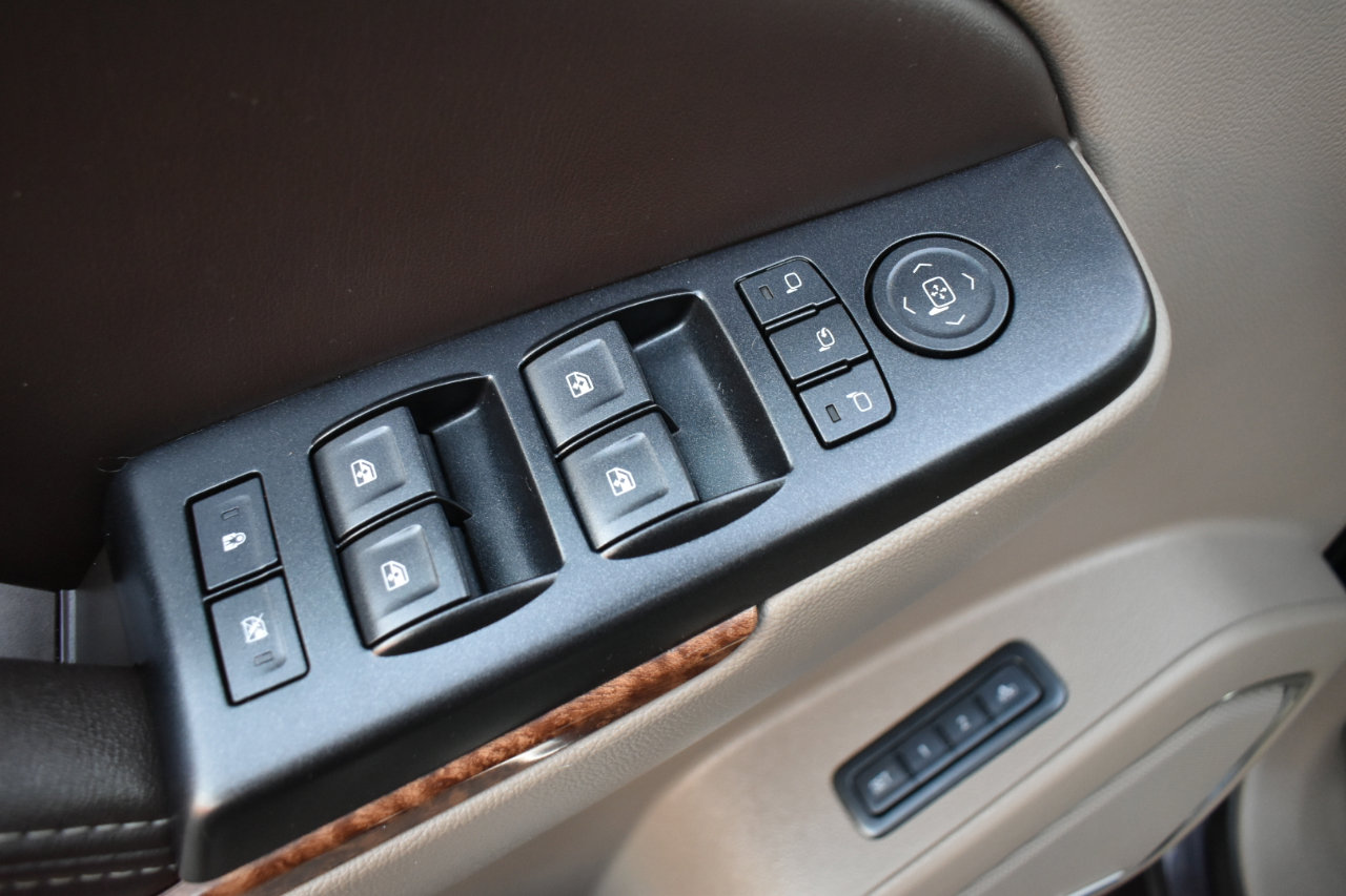 Used 2015 Chevrolet Suburban LTZ image 44