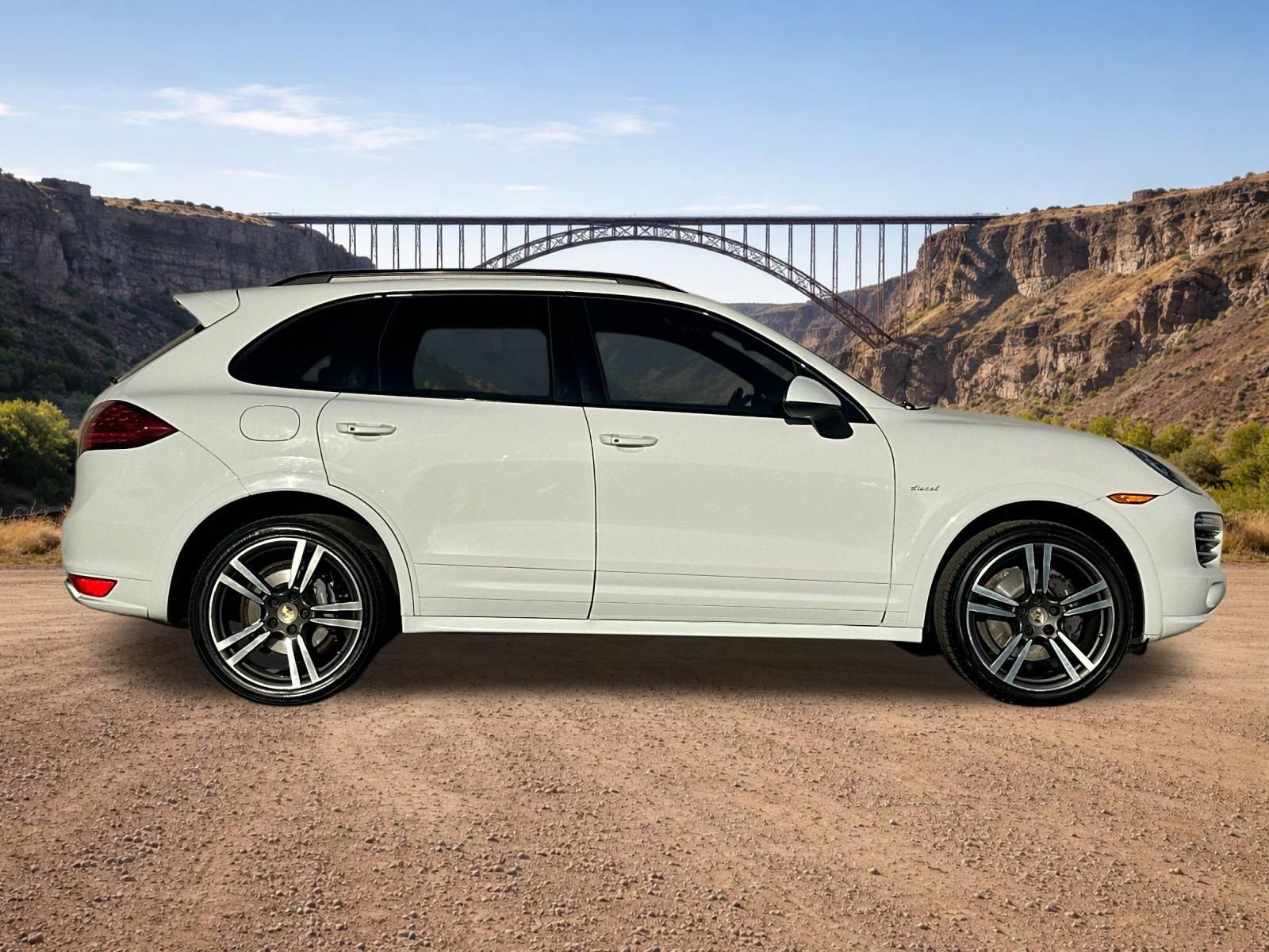 Used 2014 Porsche Cayenne Diesel AWD/4WD image 2