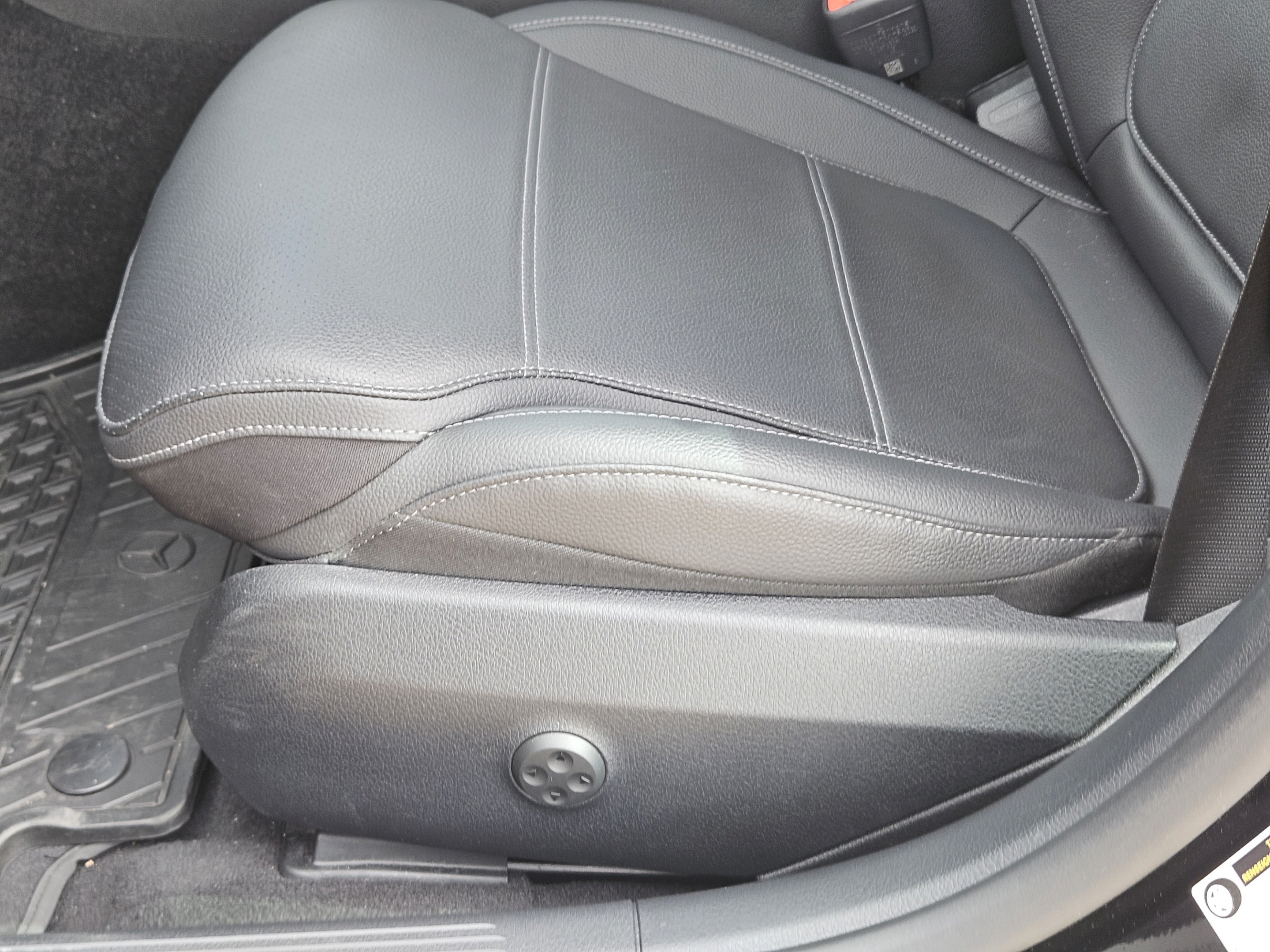 Certified 2025 Mercedes-Benz C 300 Sedan image 14