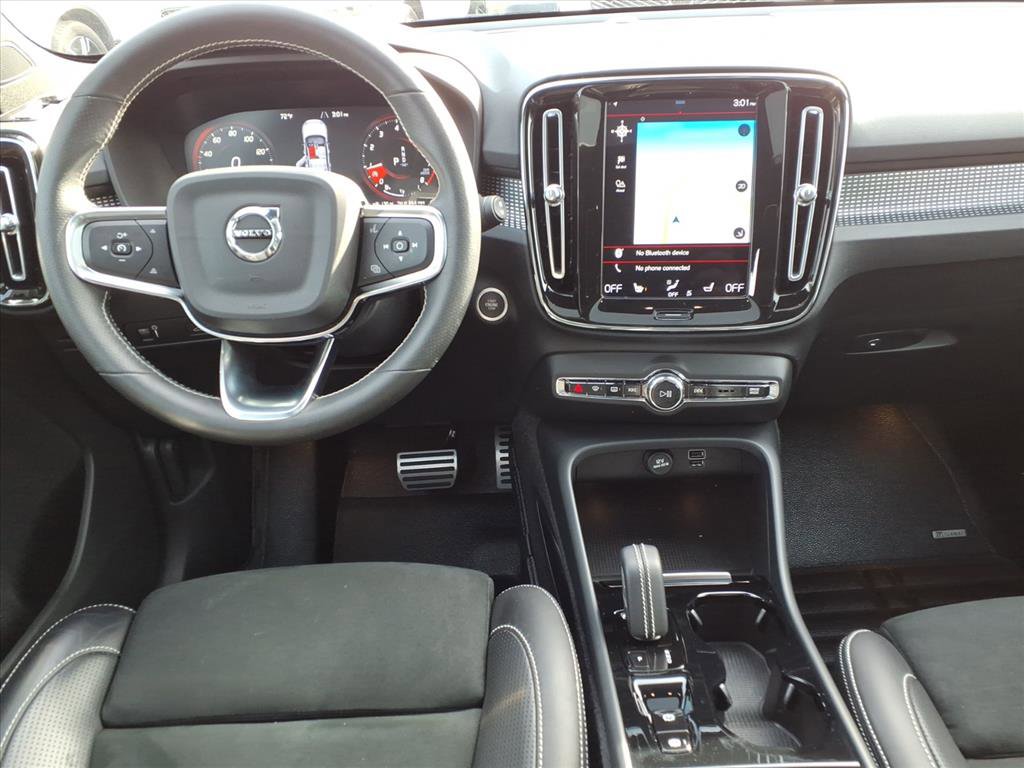 Used 2021 Volvo XC40 T5 R-Design w/ Climate Package image 13