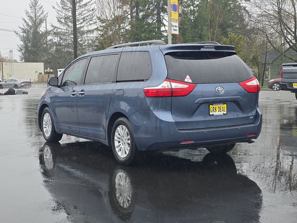 Used 2015 Toyota Sienna XLE w/ XLE Navigation Package image 5