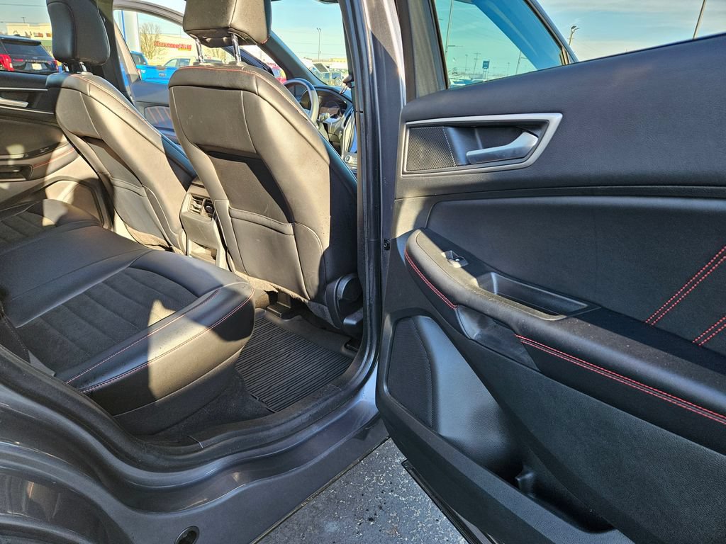 Used 2023 Ford Edge ST-Line w/ Class II Trailer Tow Package AWD/4WD image 25