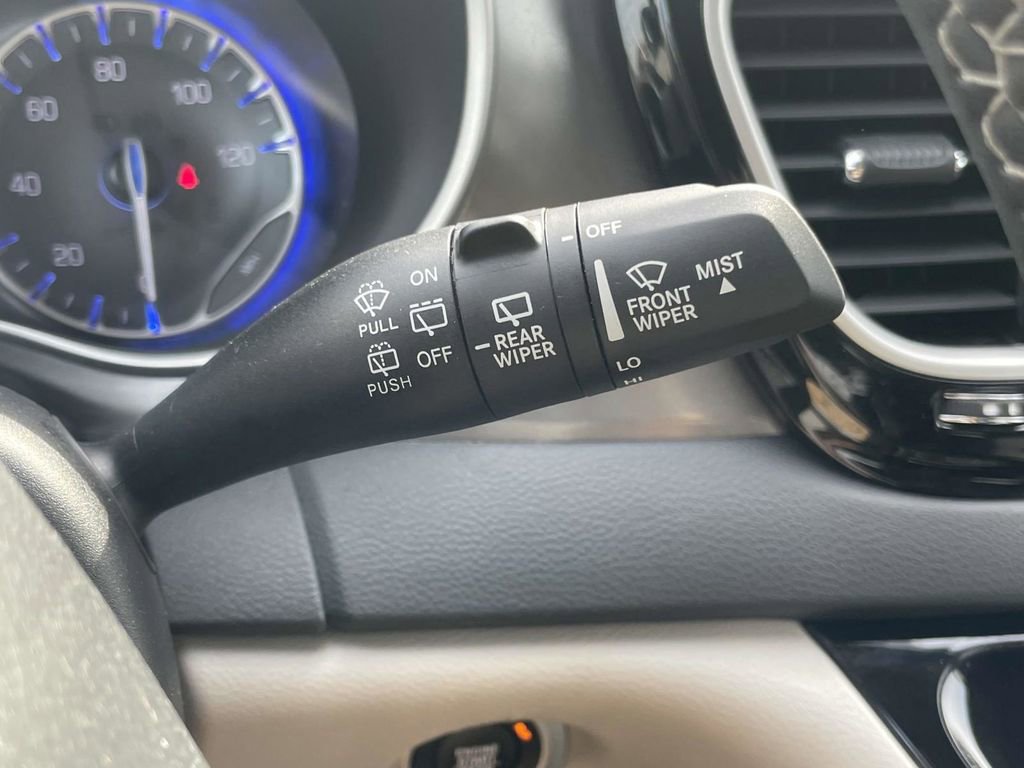 Certified 2023 Chrysler Pacifica Touring-L image 32