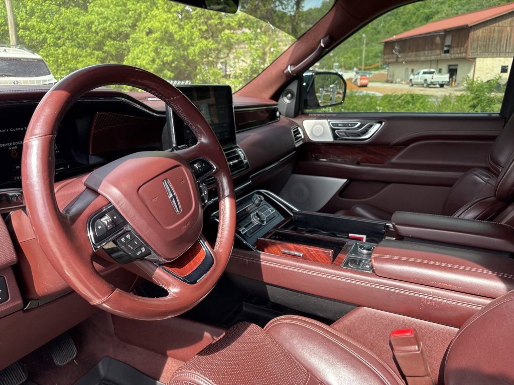 Used 2018 Lincoln Navigator Black Label w/ Cargo Package AWD/4WD image 13