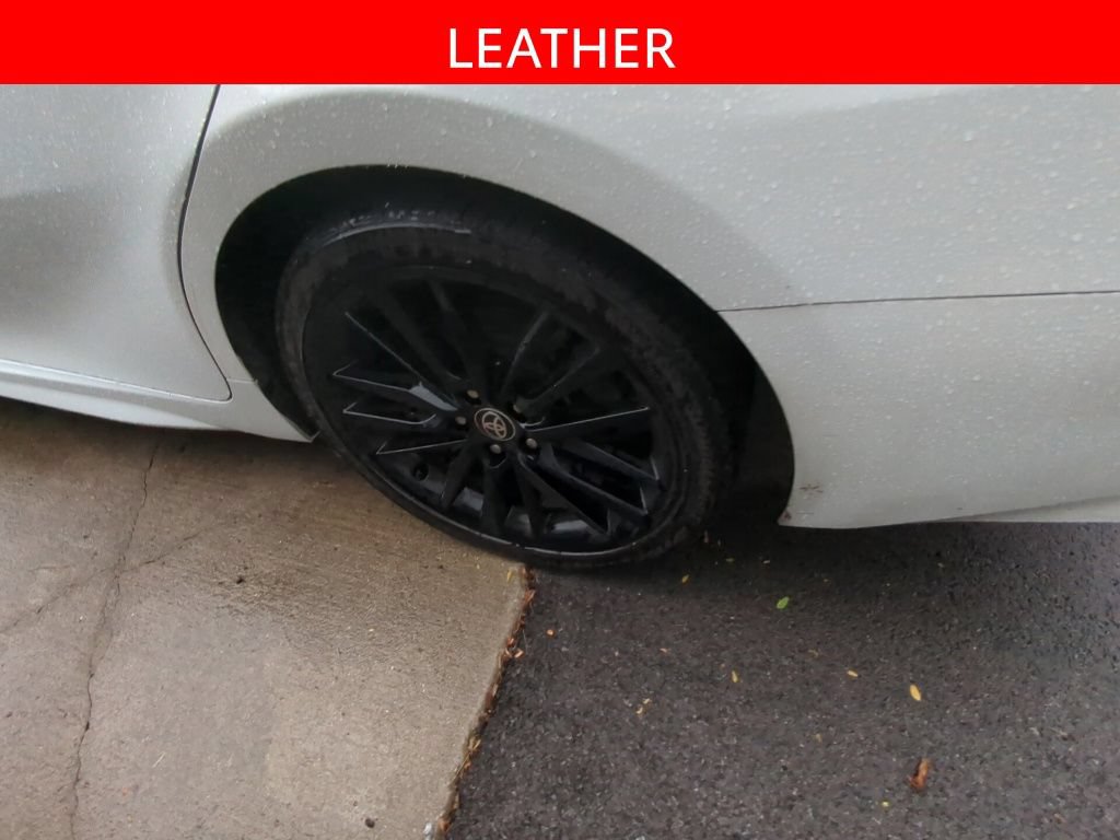 Used 2022 Toyota Camry XSE w/ Navigation Upgrade Package FWD image 5