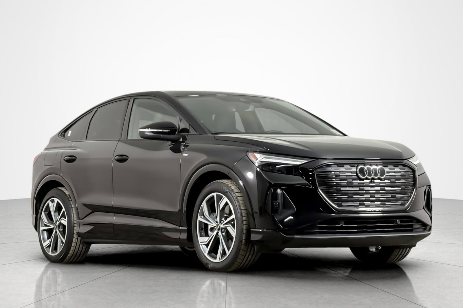 Used 2025 Audi Q4 e-tron Premium w/ Convenience Package image 7