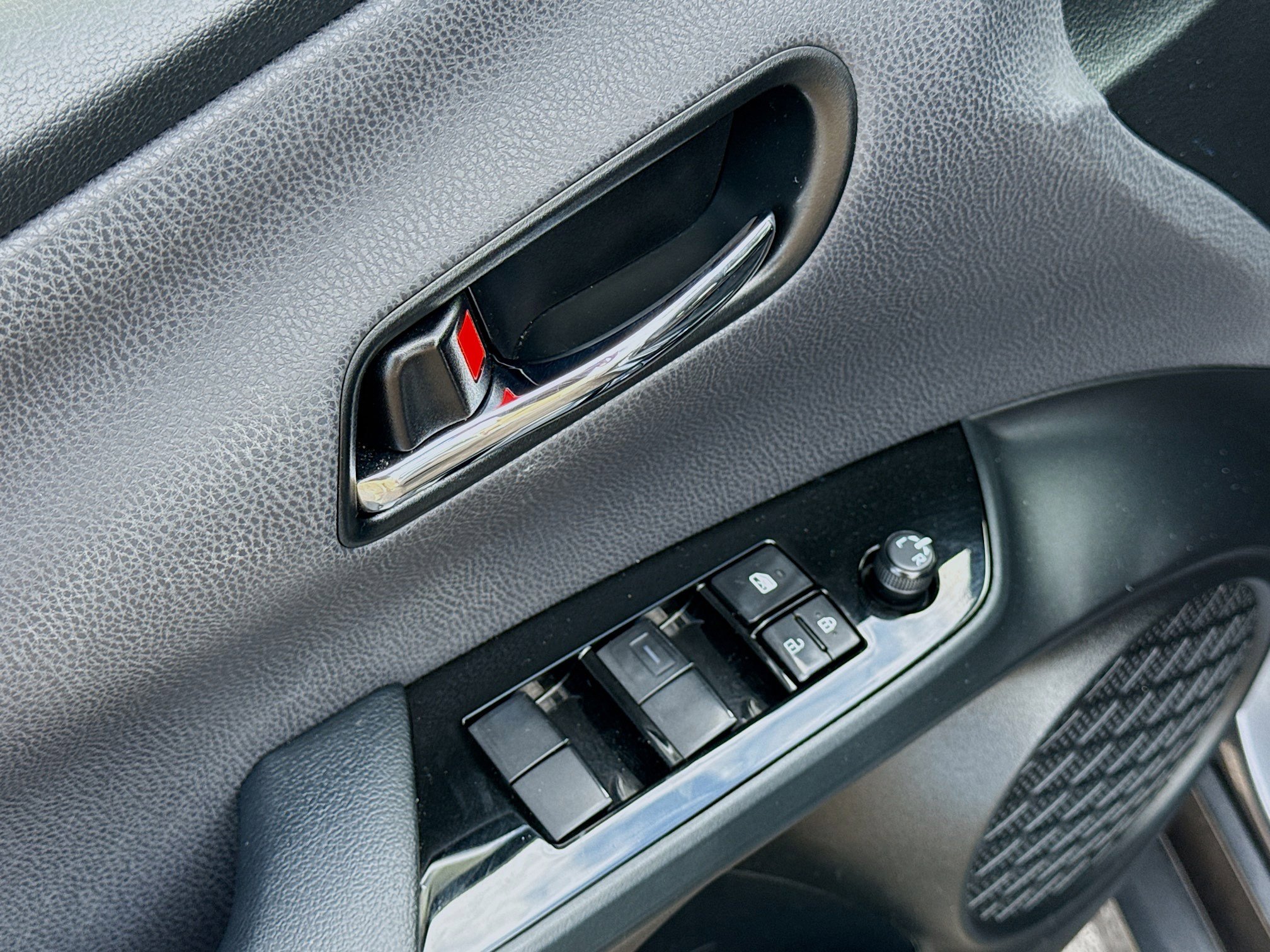 Used 2022 Toyota Prius L Eco image 21