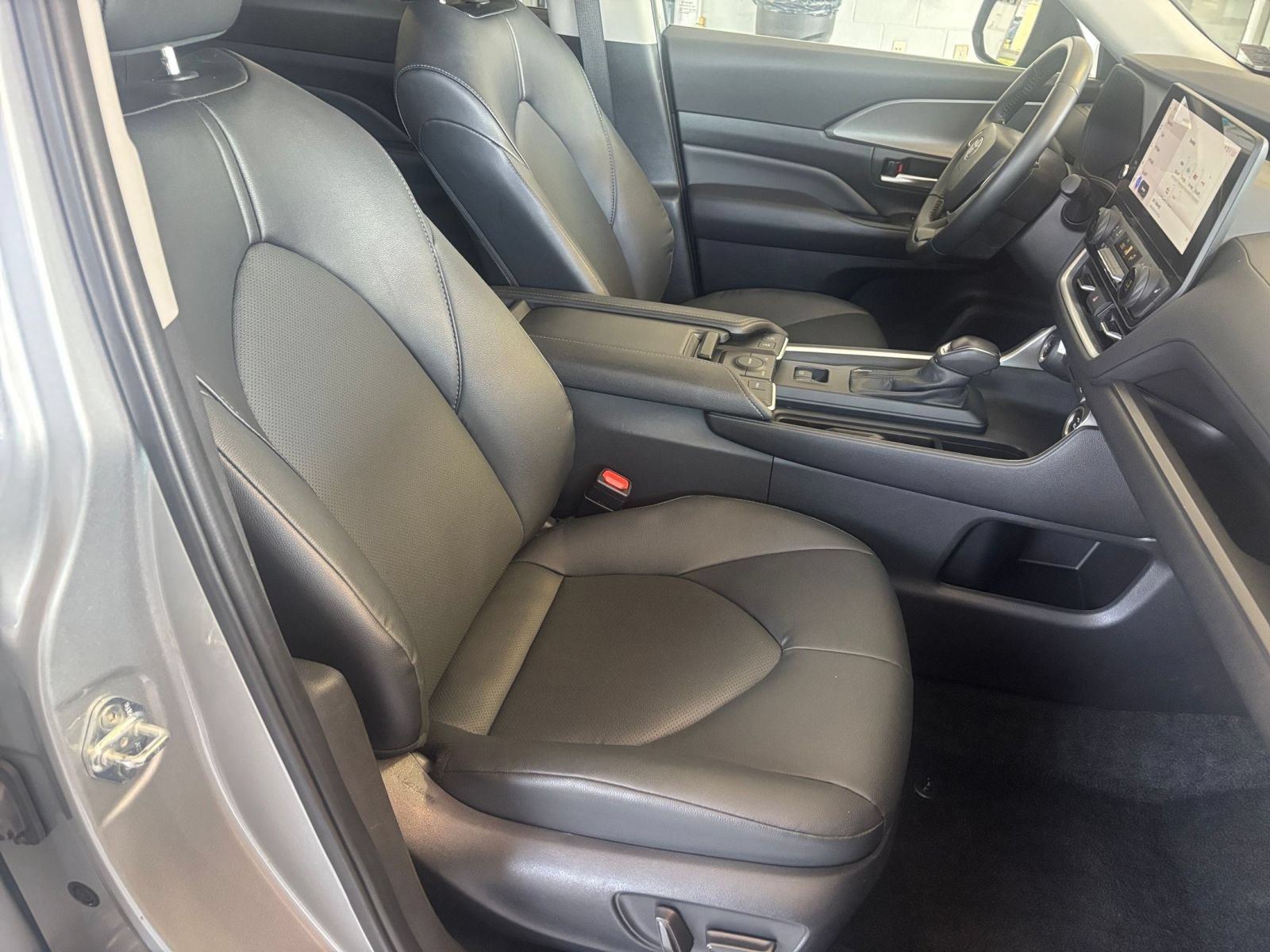 Used 2025 Toyota Grand Highlander FWD image 37