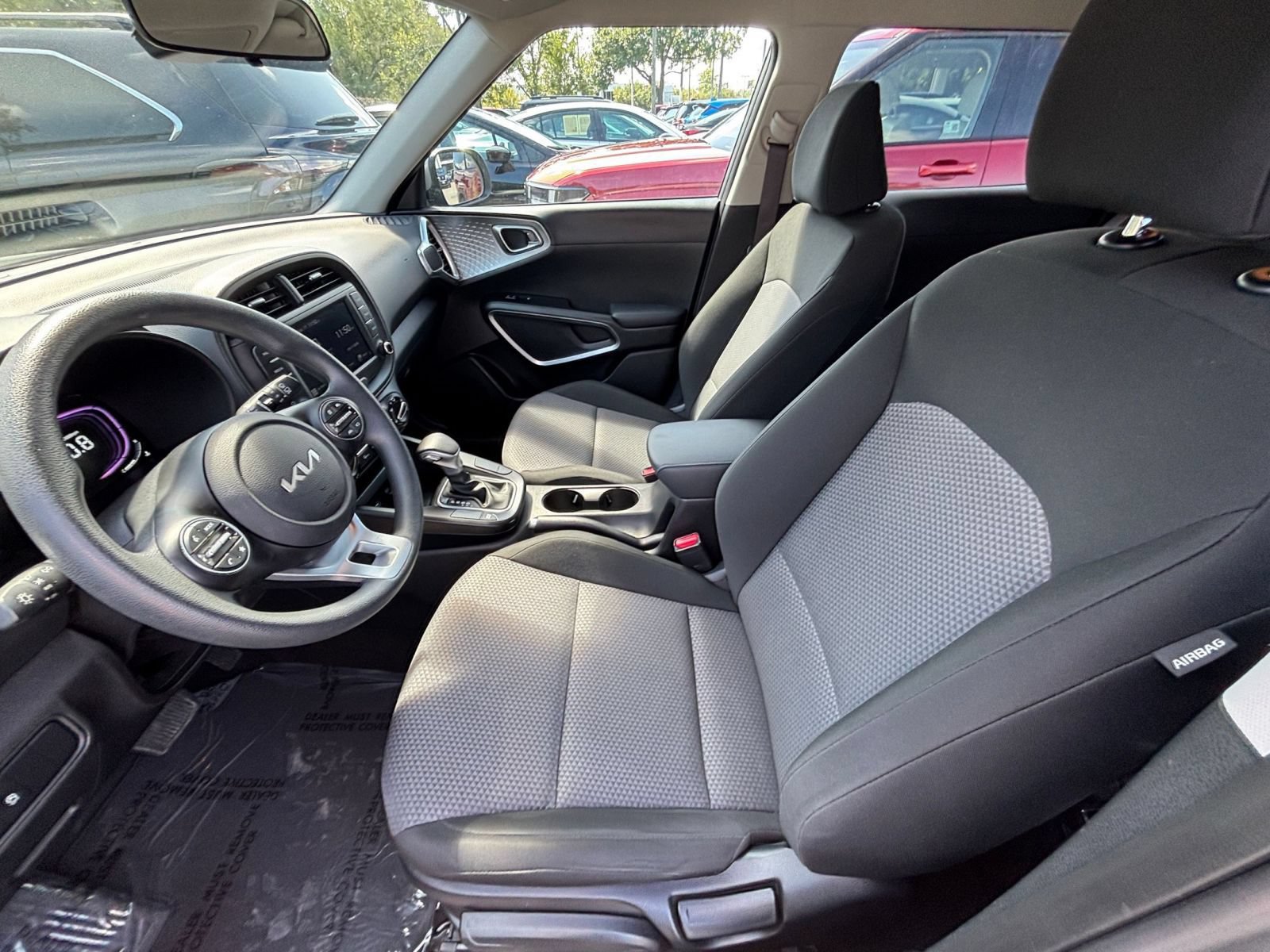 Used 2025 Kia Soul LX w/ LX Technology Package FWD image 24