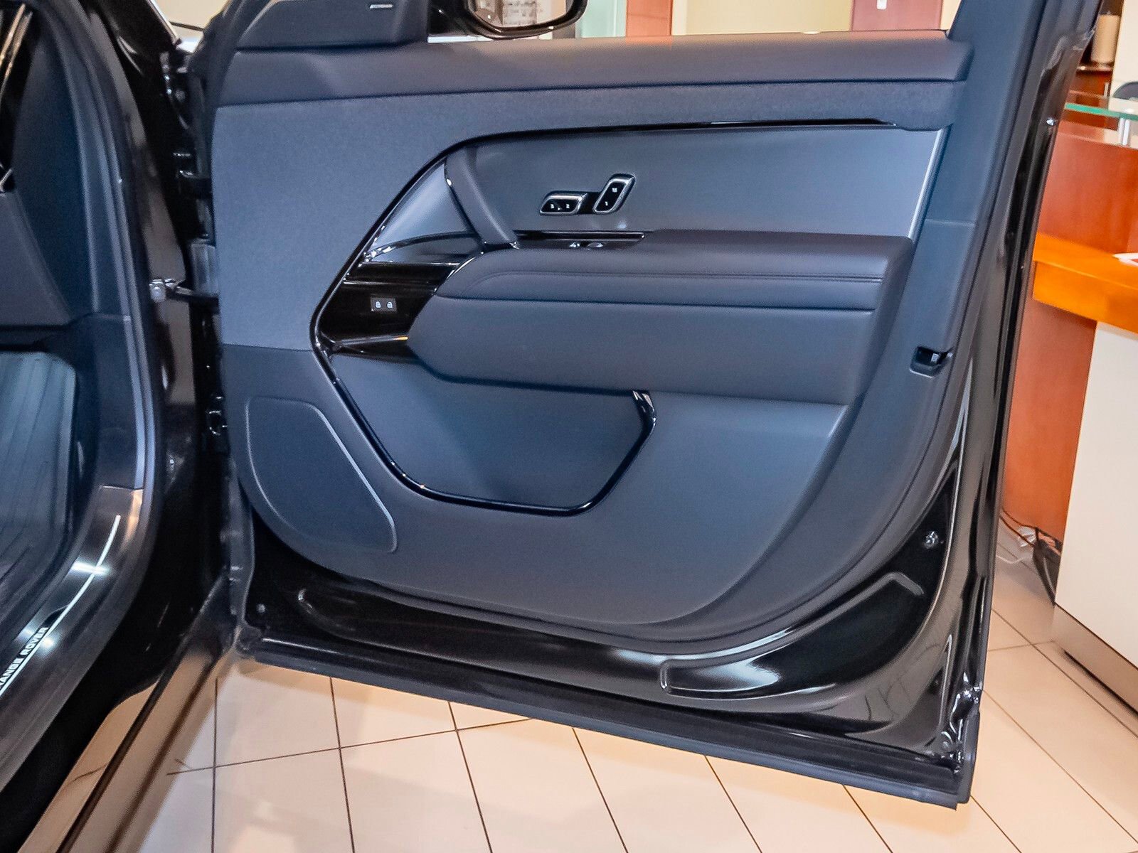 New 2025 Land Rover Range Rover Sport SE image 42