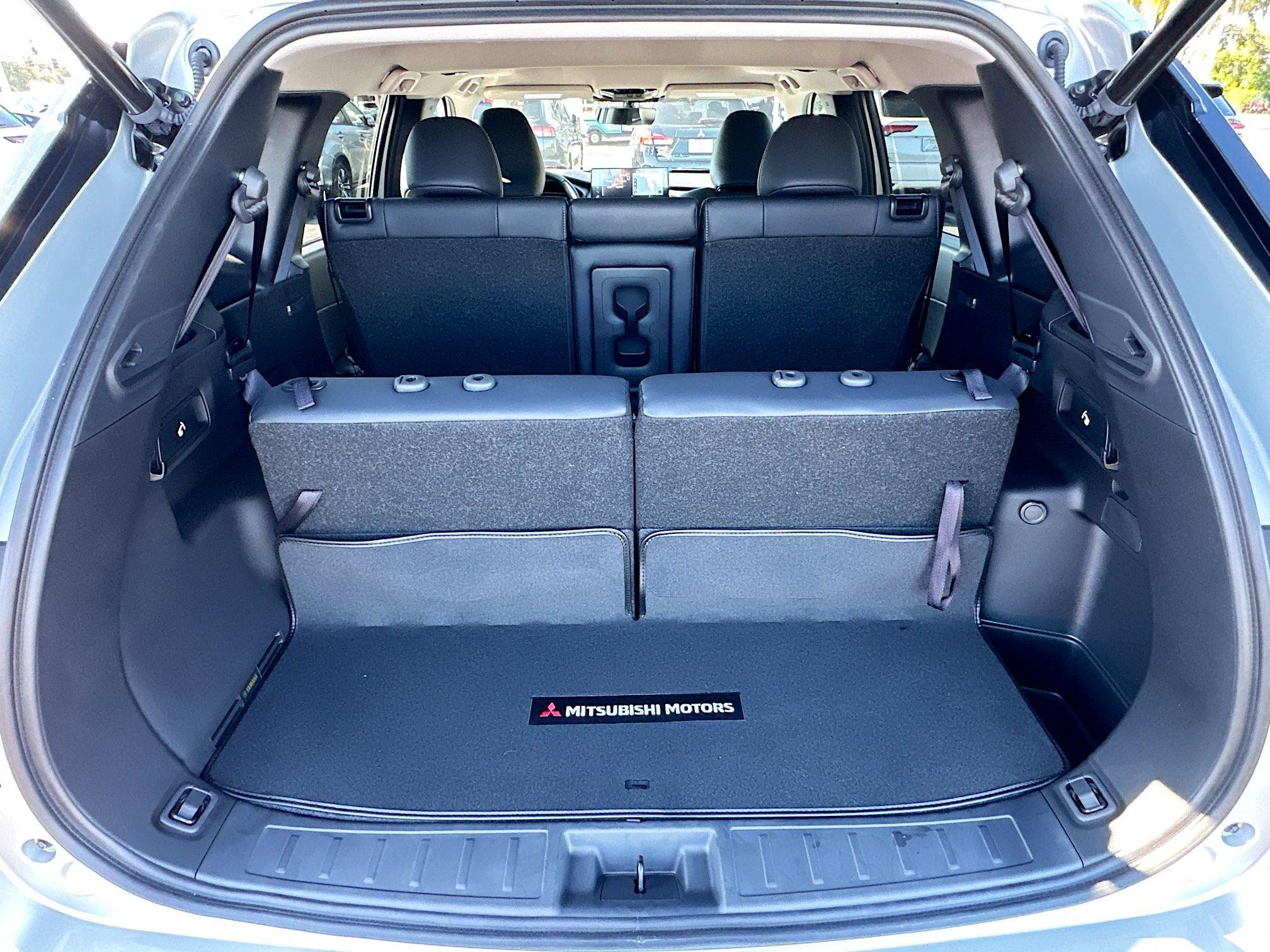 New 2025 Mitsubishi Outlander SE image 5