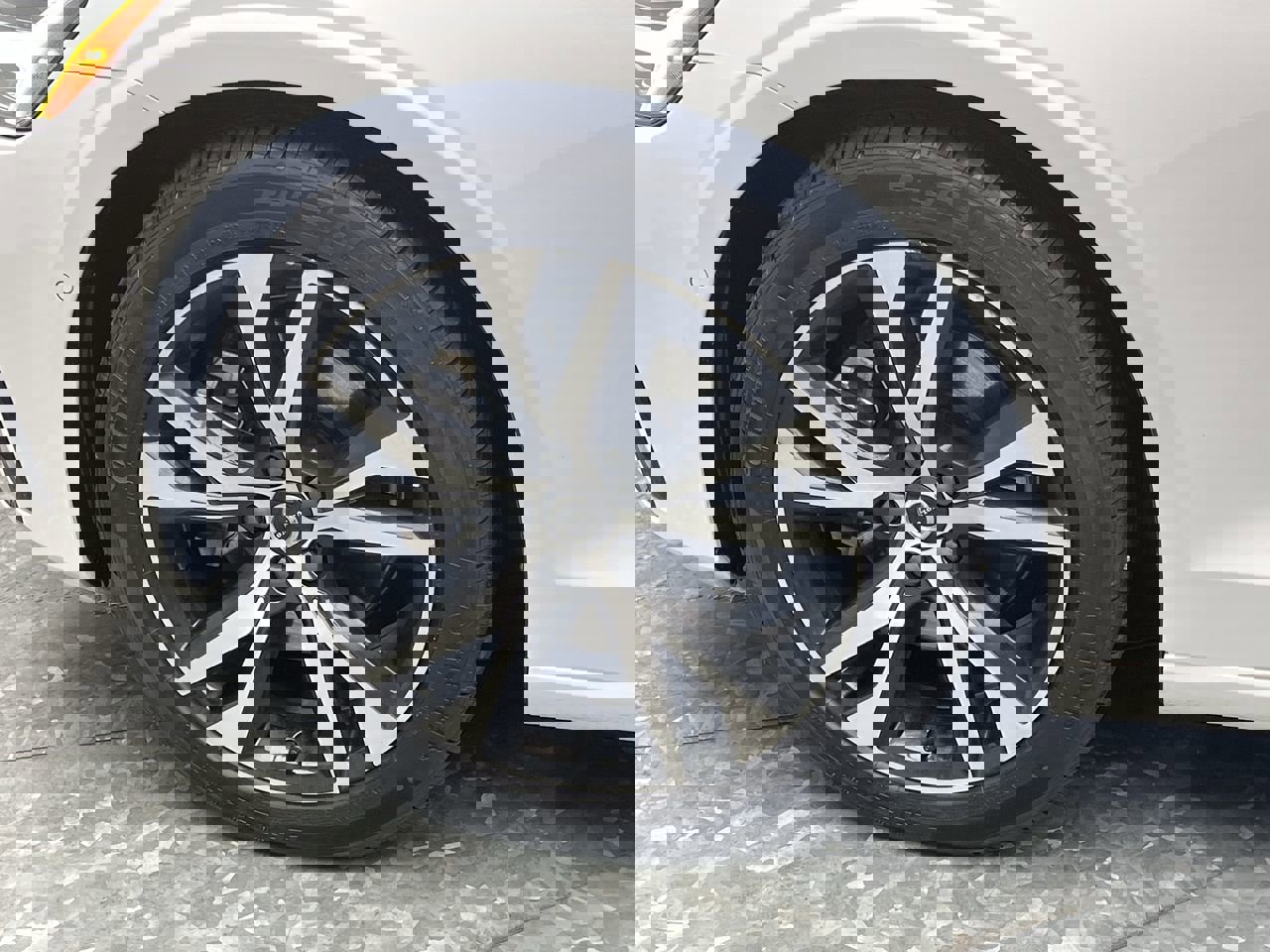 Used 2024 Volvo S60 B5 Plus image 32