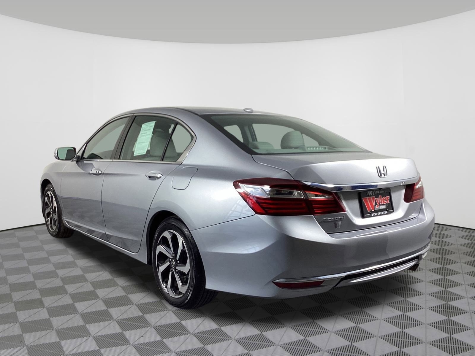 Used 2017 Honda Accord EX-L image 3