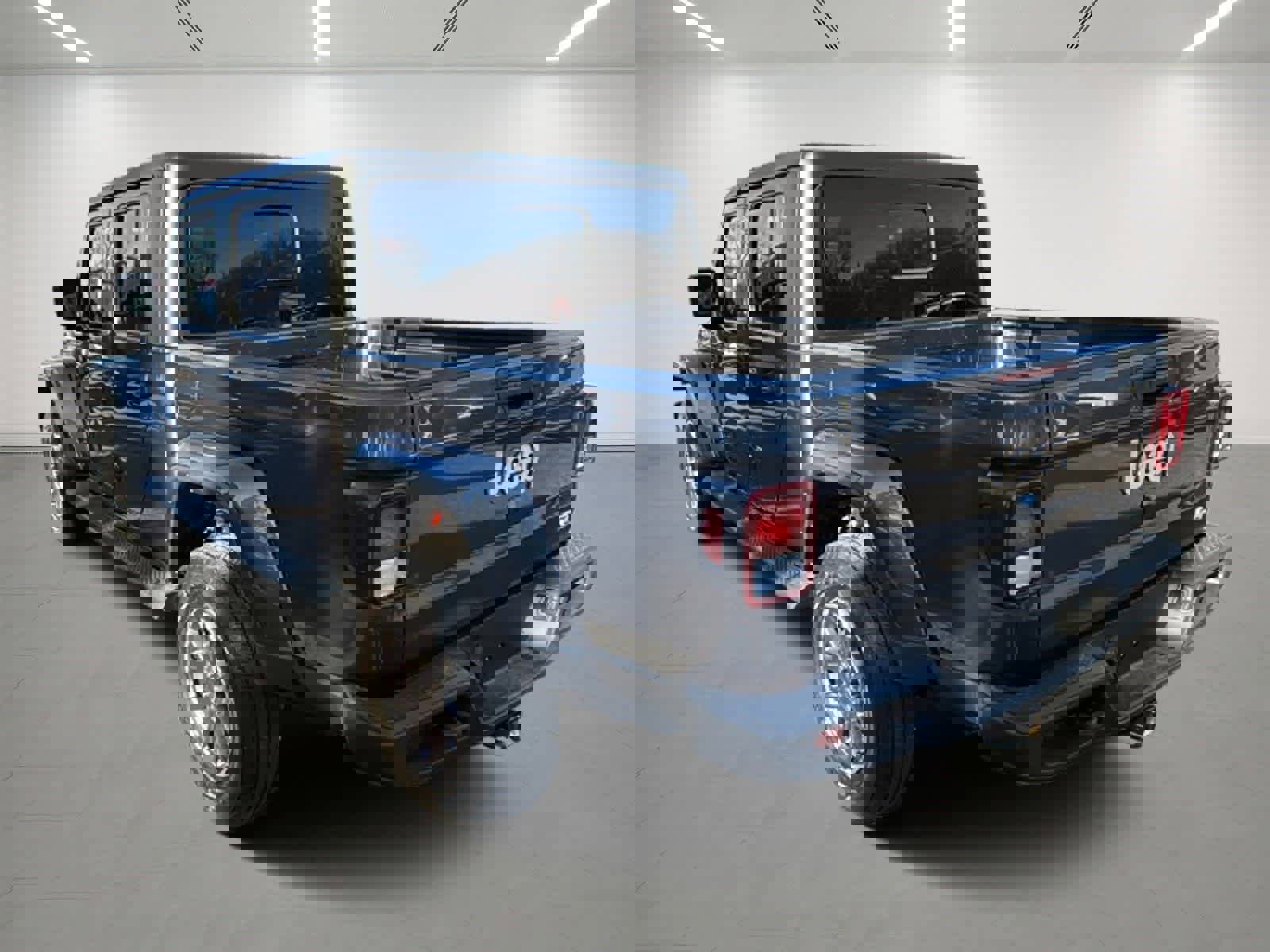 Used 2022 Jeep Gladiator Overland w/ Popular Equipment Package image 3