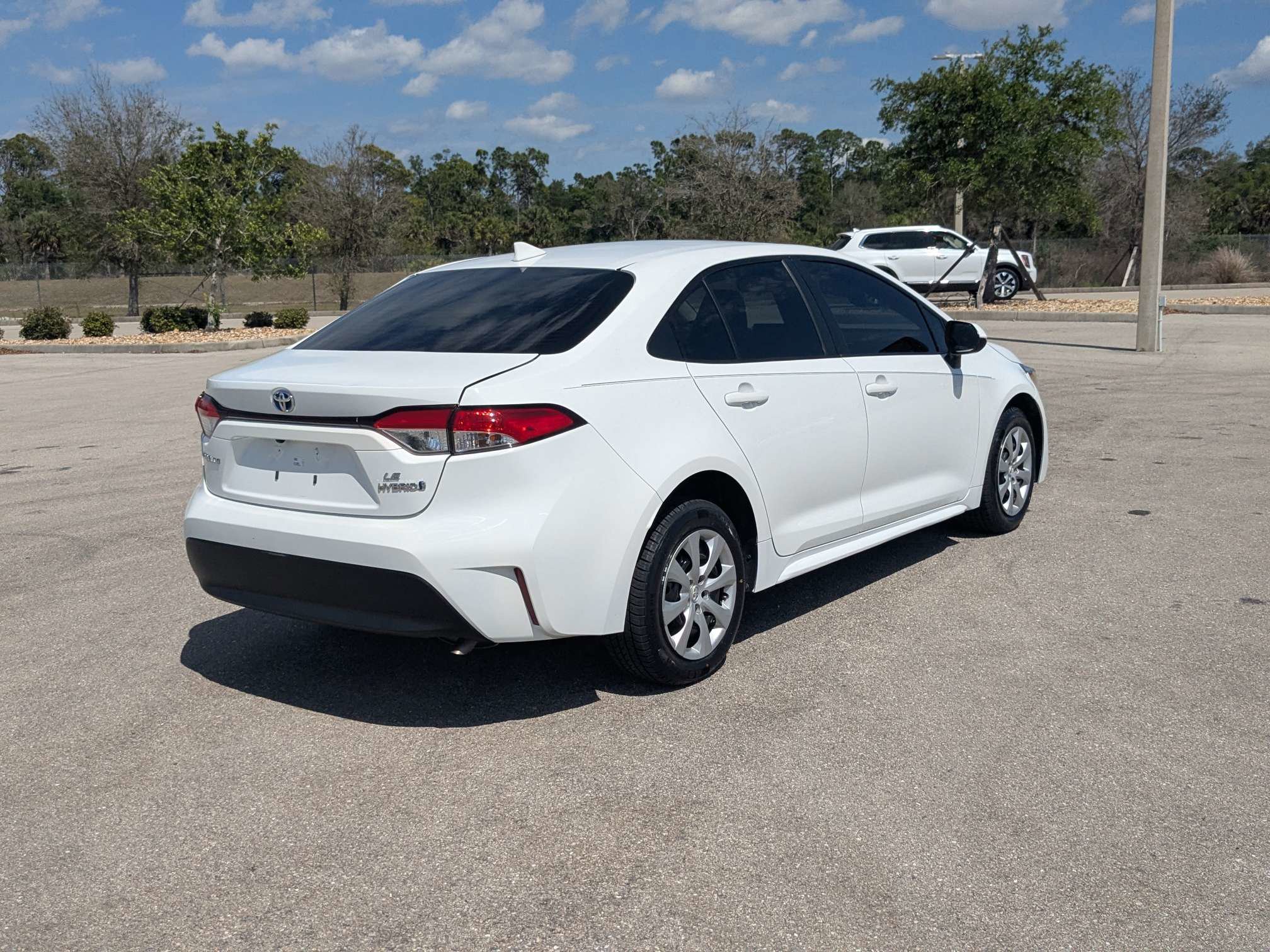 Used 2023 Toyota Corolla LE FWD image 5