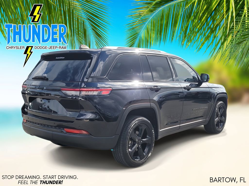 Used 2023 Jeep Grand Cherokee Altitude image 4
