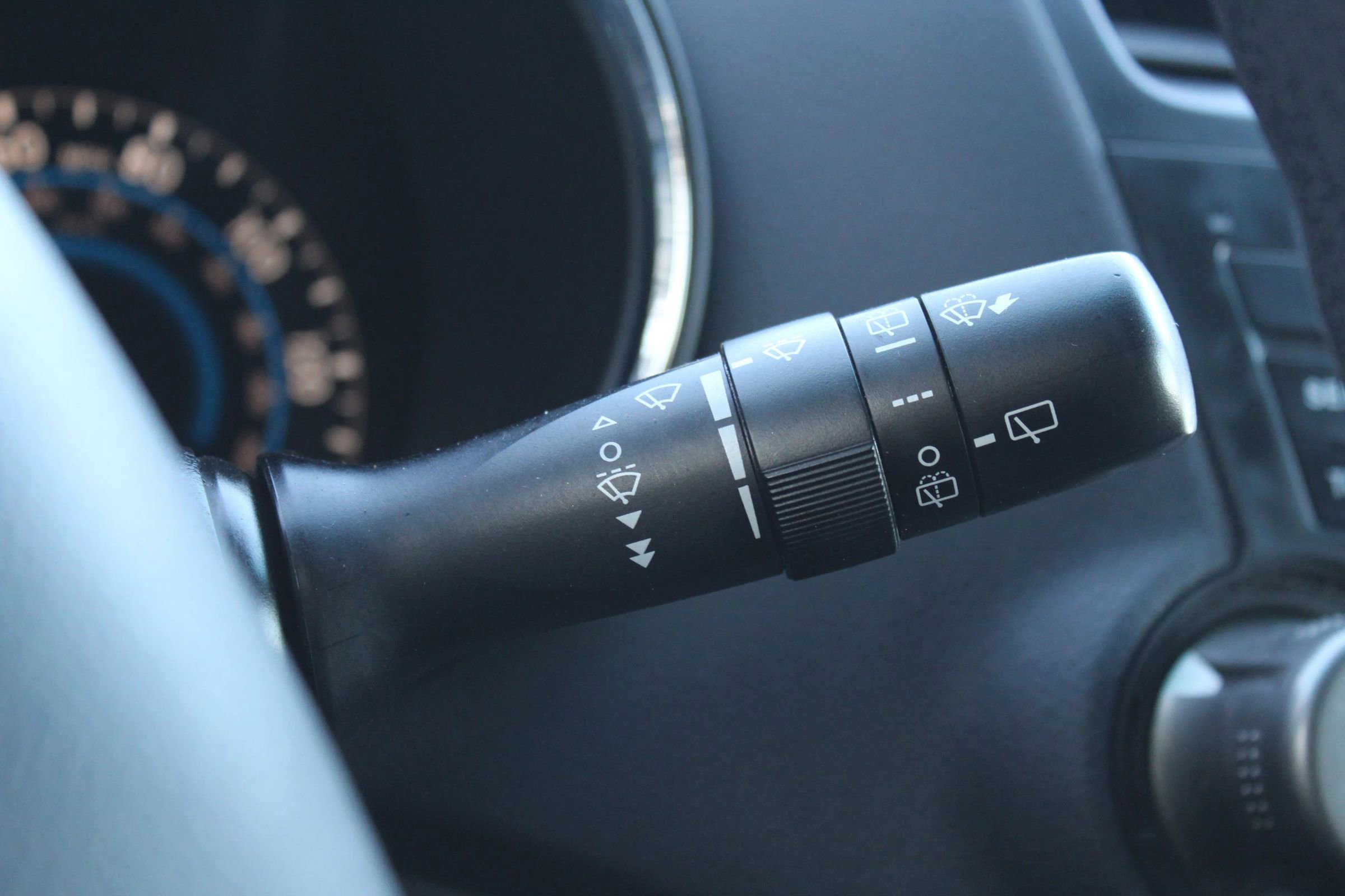 Used 2011 Toyota Highlander Hybrid w/ Cold Weather Pkg image 30