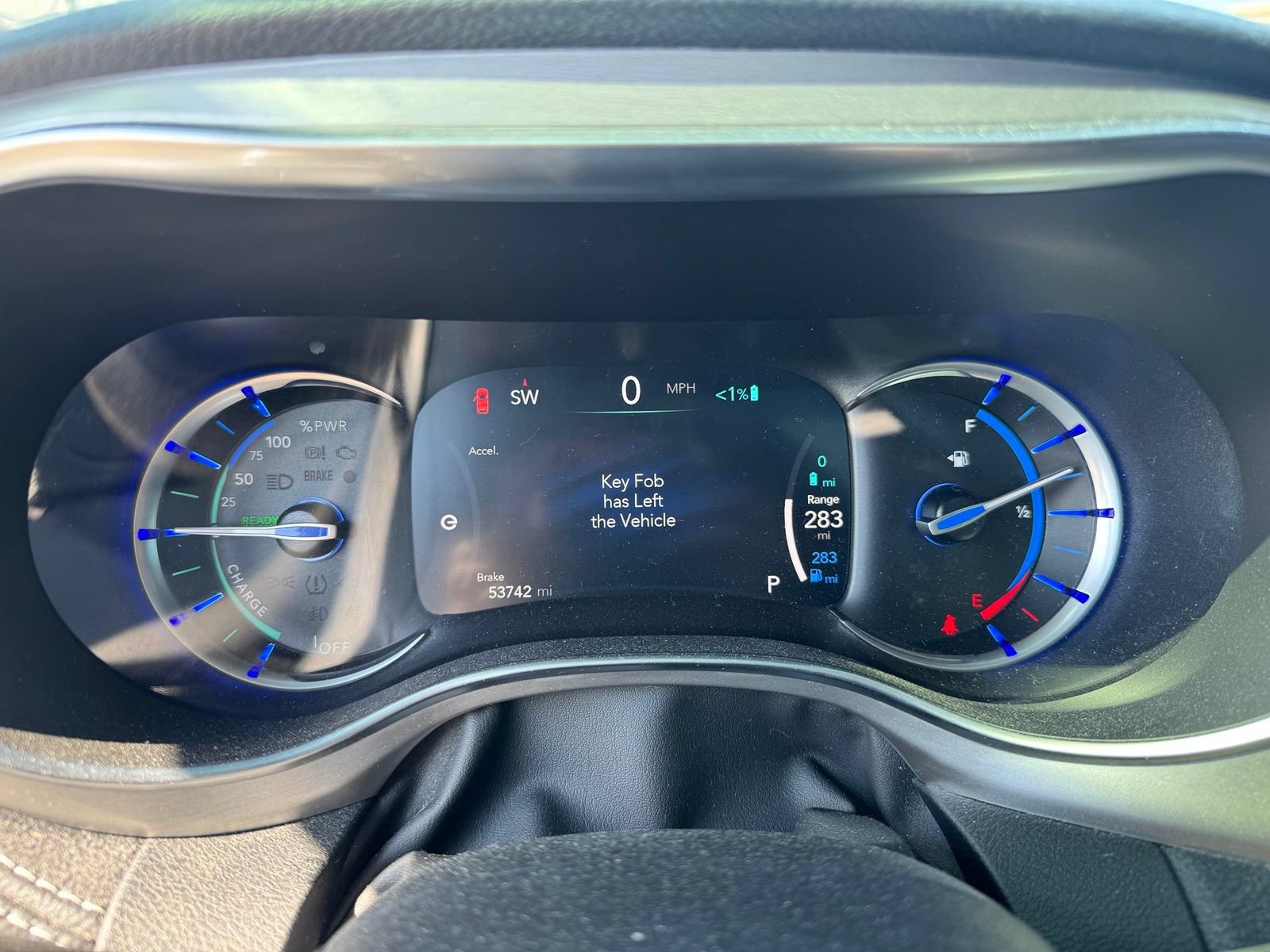 Used 2022 Chrysler Pacifica Limited w/ Uconnect Theater Family Group FWD image 19