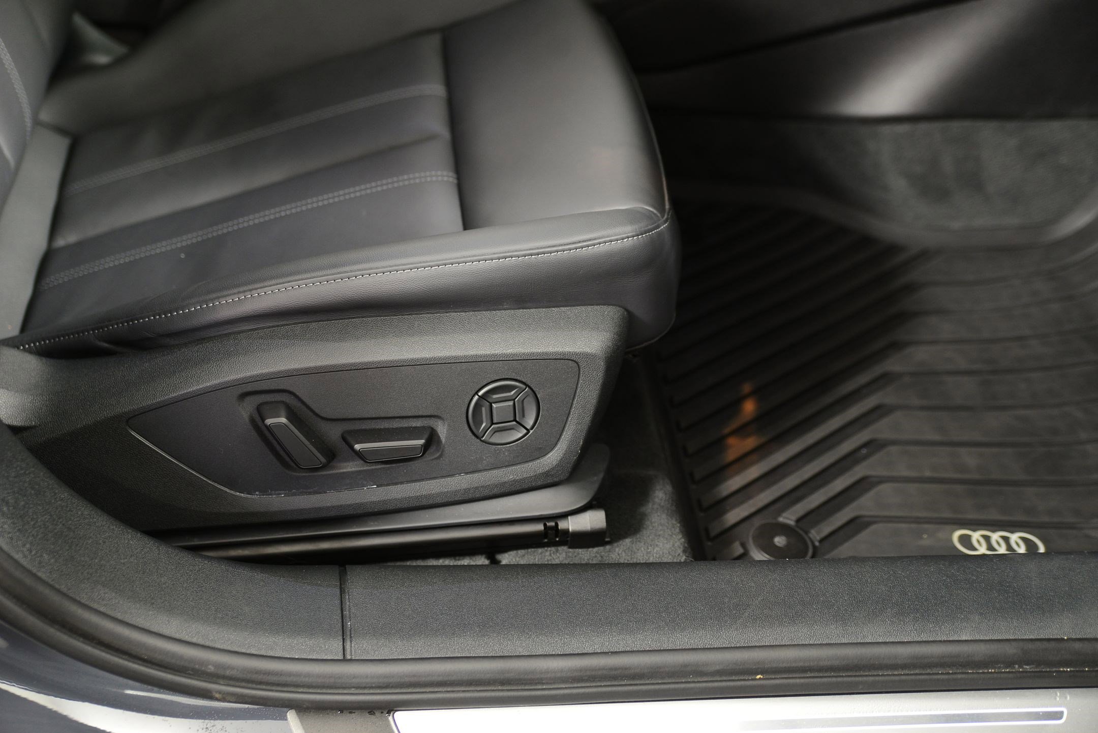 Certified 2025 Audi A6 e-tron Premium Plus w/ Premium Plus image 9